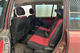 punainen Opel Zafira 2001 kuva 10.