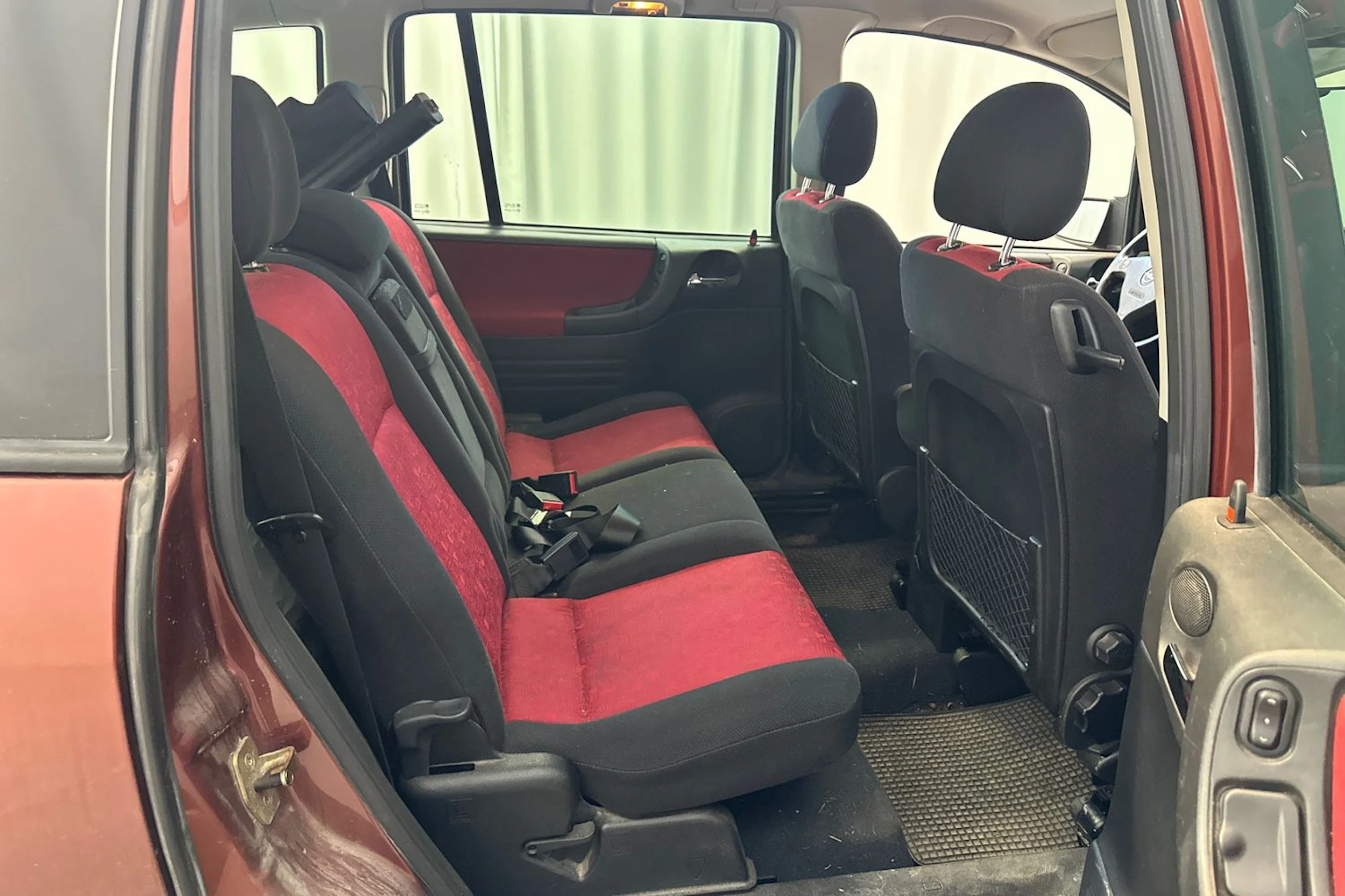 punainen Opel Zafira 2001 kuva 12.