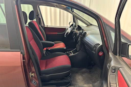 punainen Opel Zafira 2001 kuva 13.
