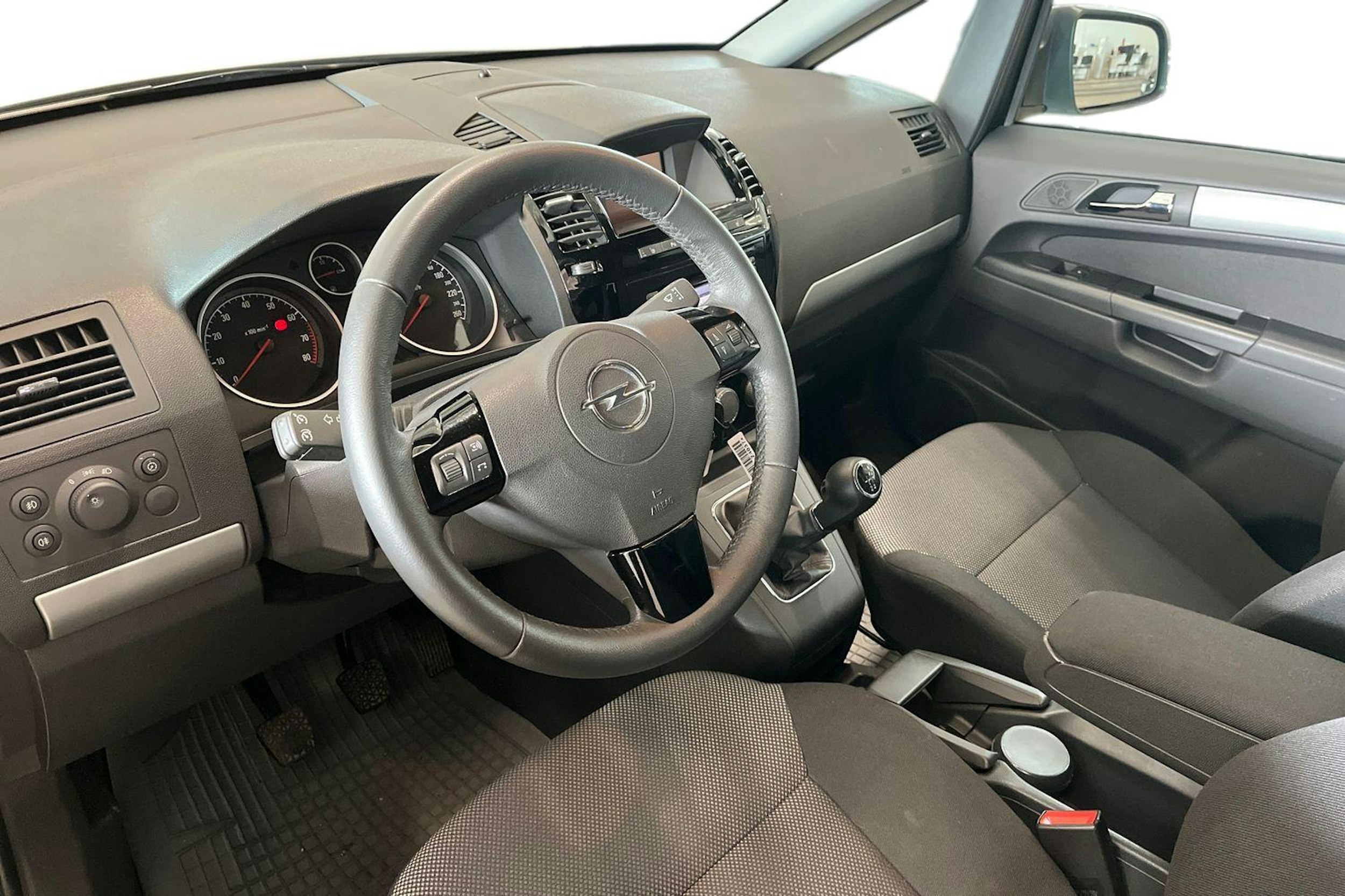 hopea Opel Zafira 2012 kuva 7.