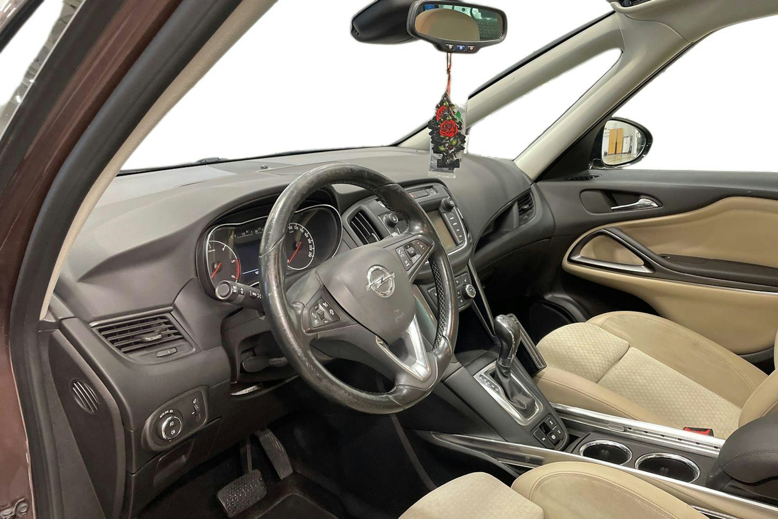 ruskea (beige) Opel Zafira 2017 kuva 3.