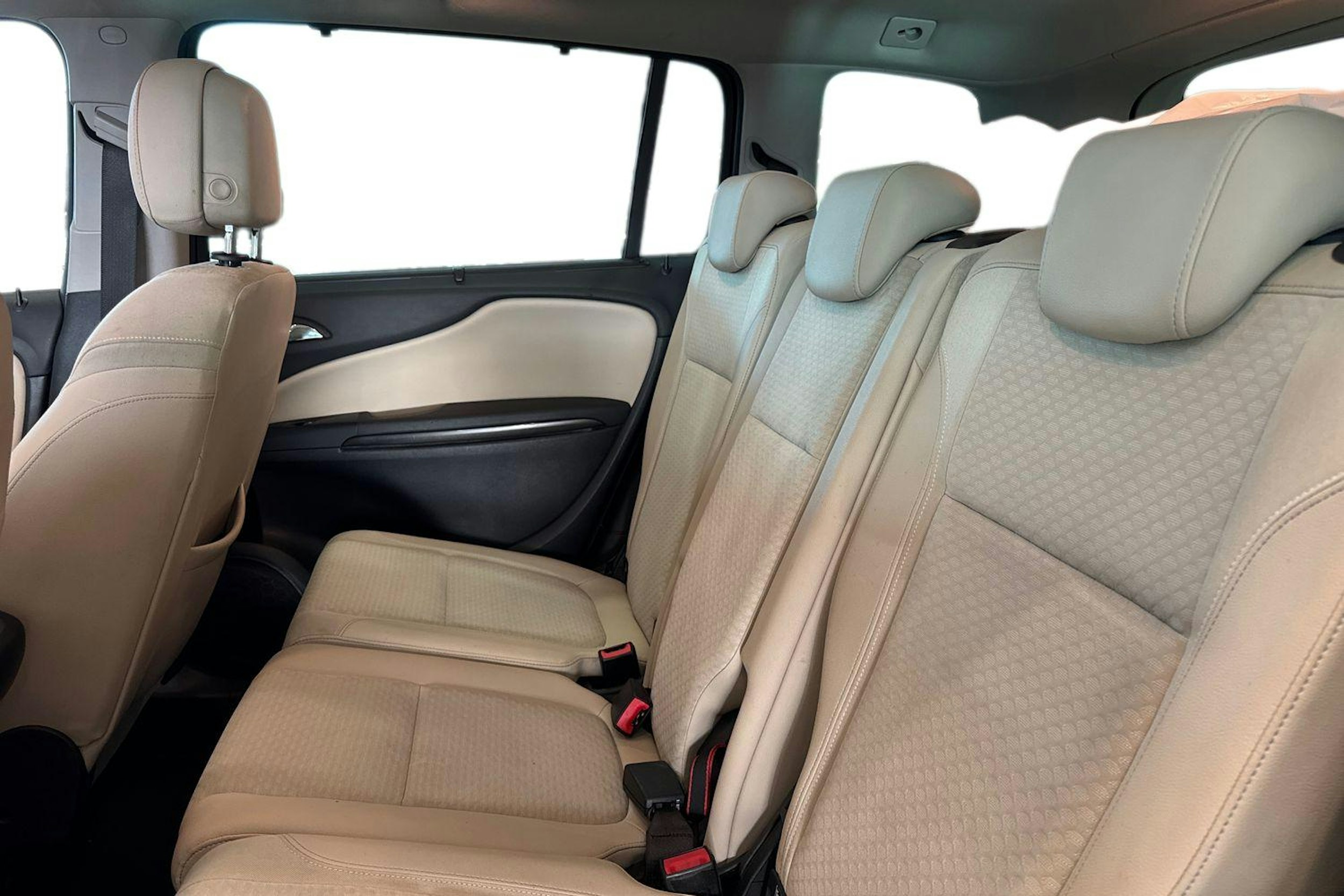 ruskea (beige) Opel Zafira 2017 kuva 8.