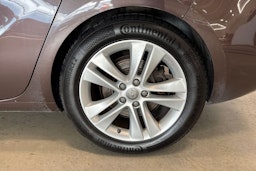 ruskea (beige) Opel Zafira 2017 kuva 9.