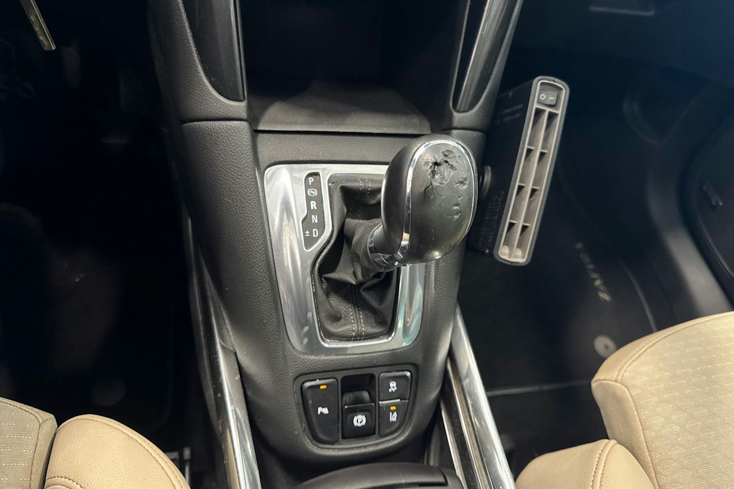 ruskea (beige) Opel Zafira 2017 kuva 14.