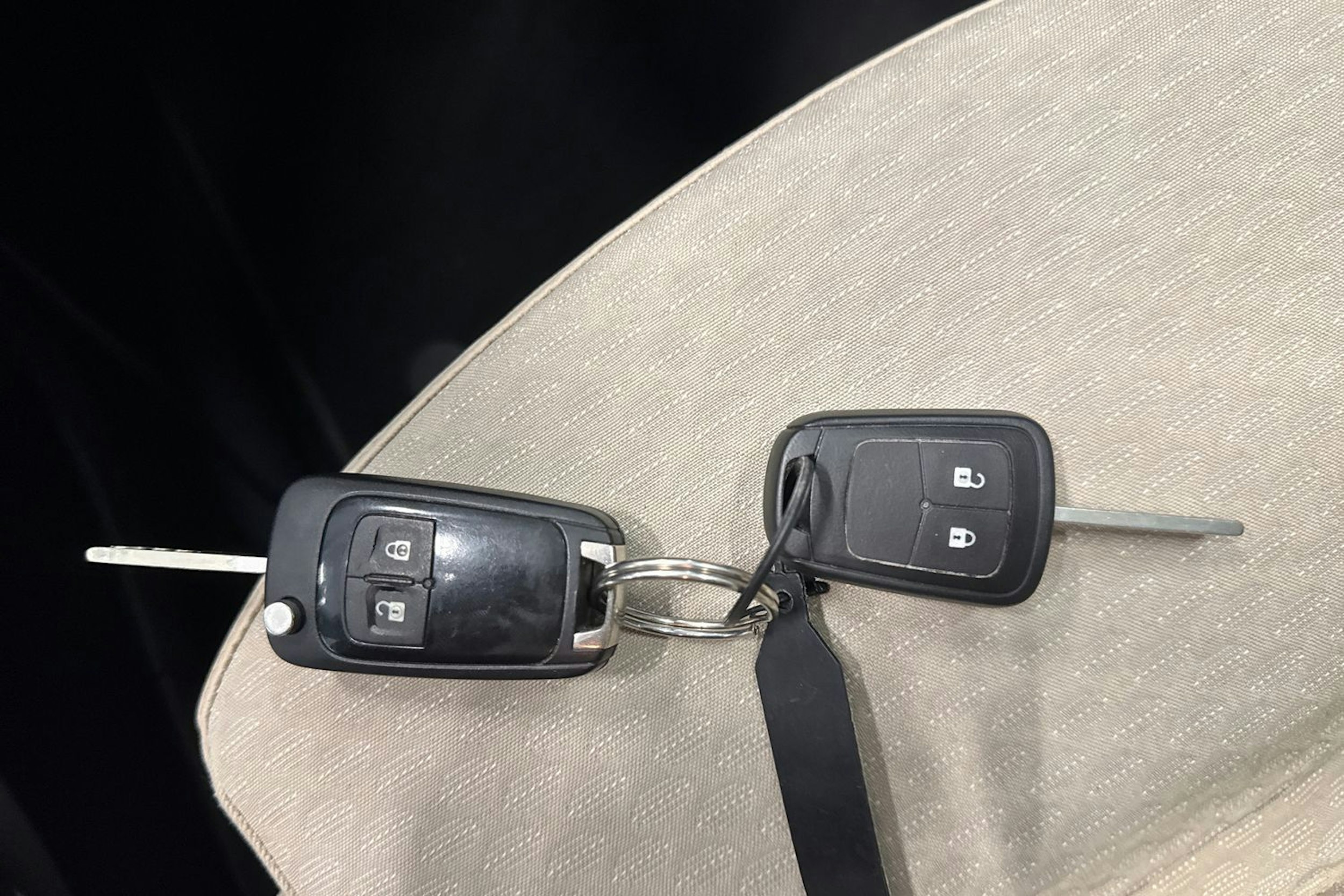 ruskea (beige) Opel Zafira 2017 kuva 18.