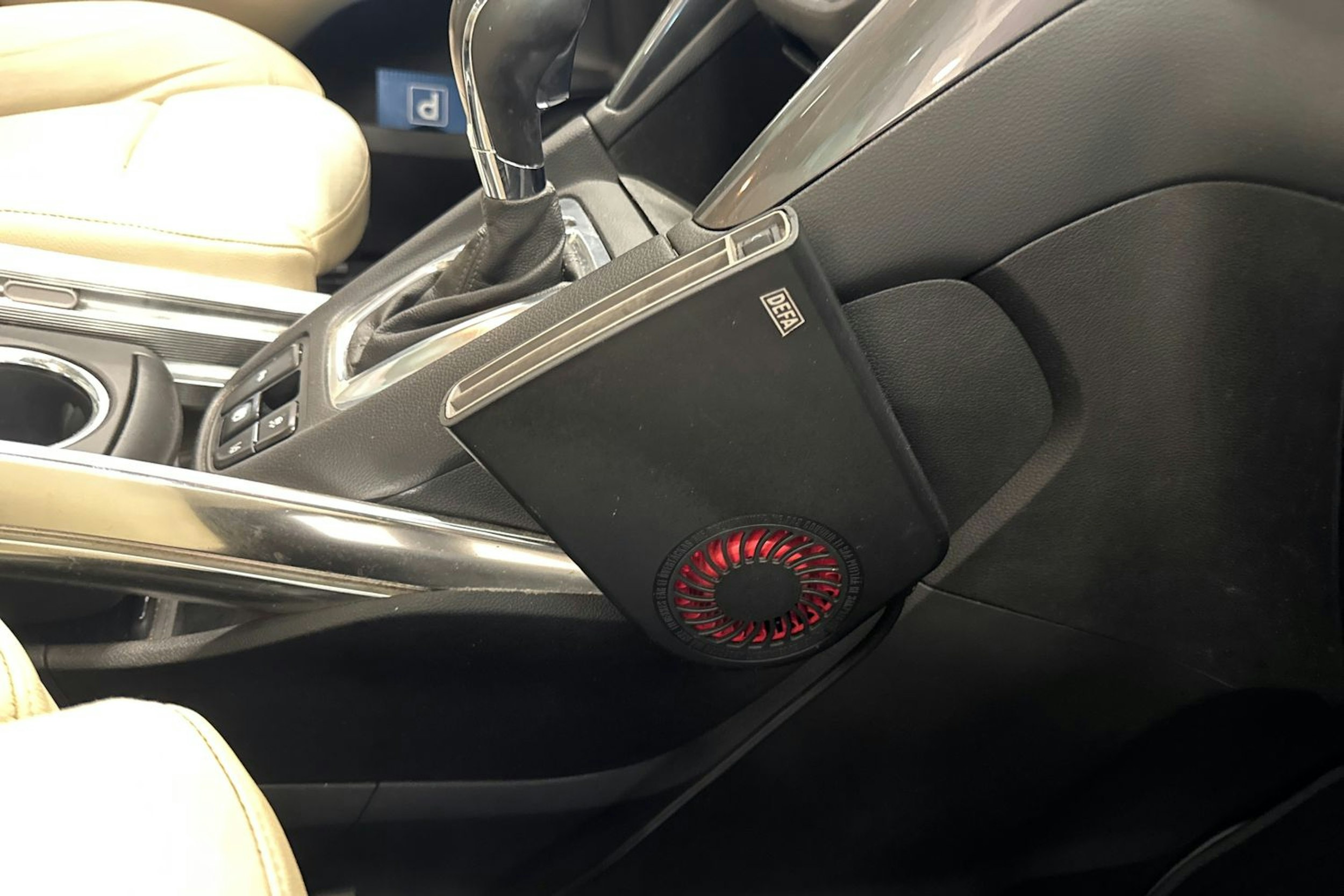 ruskea (beige) Opel Zafira 2017 kuva 22.