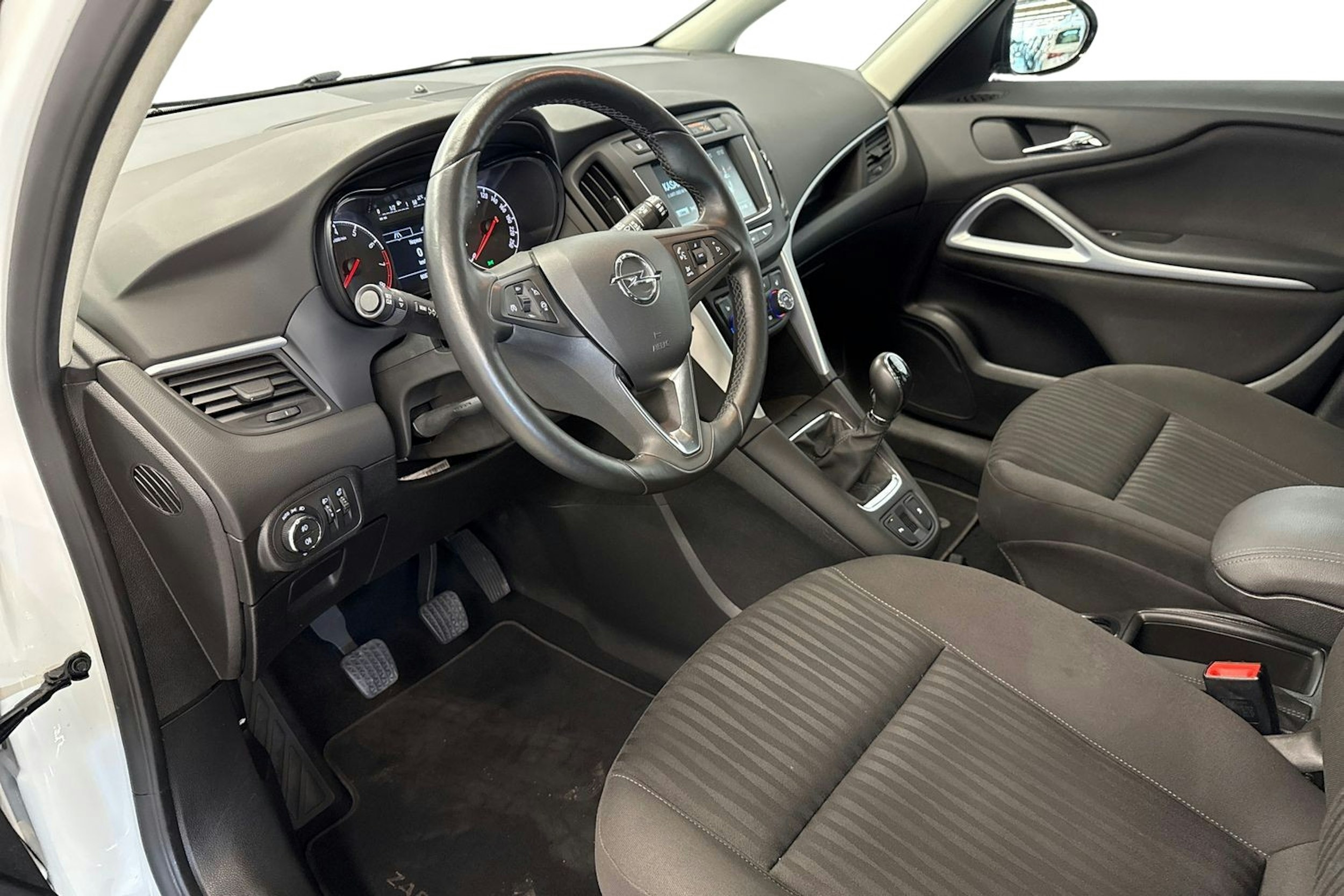 valkoinen Opel Zafira 2017 kuva 7.