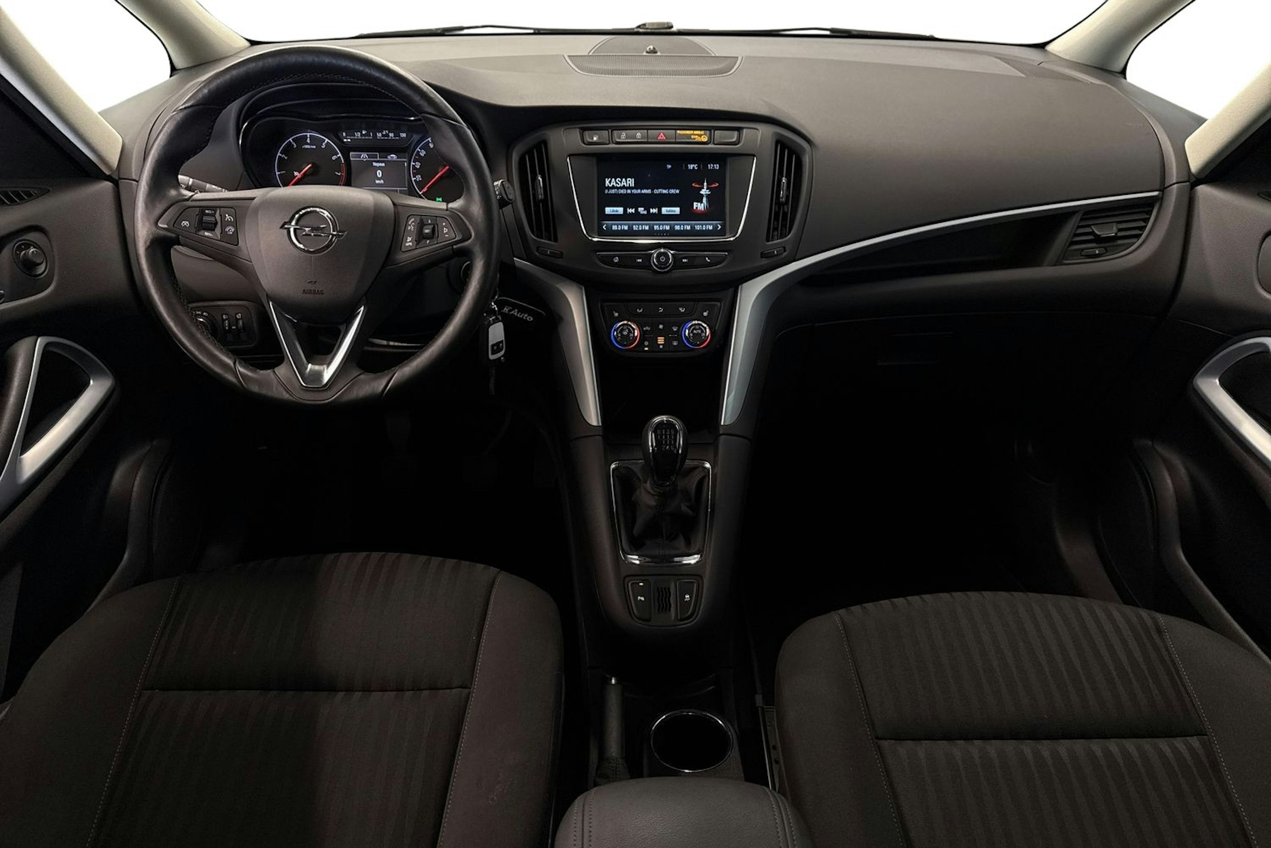 valkoinen Opel Zafira 2017 kuva 9.