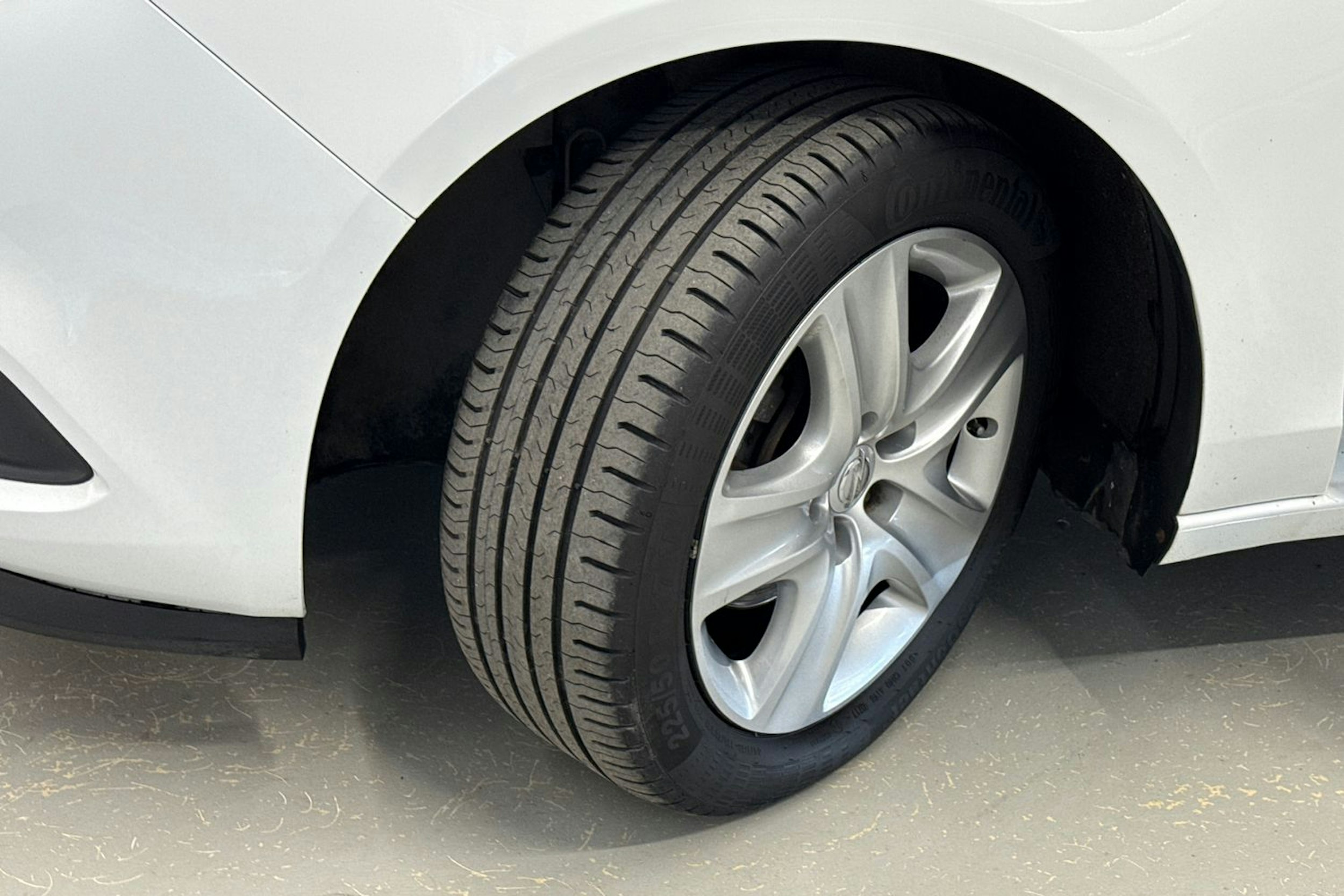 valkoinen Opel Zafira 2017 kuva 13.