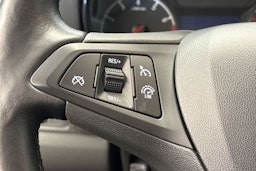 valkoinen Opel Zafira 2017 kuva 15.