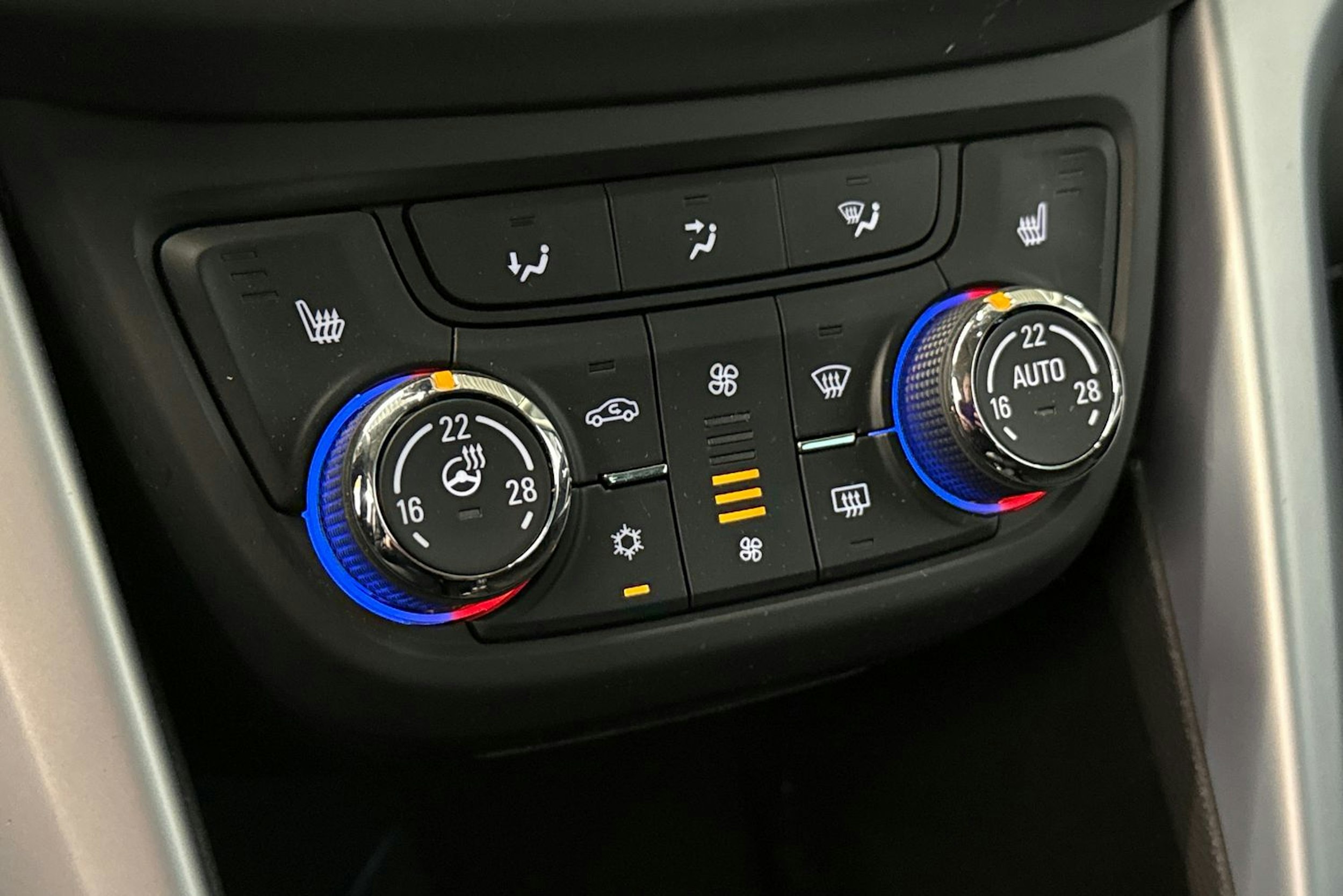 valkoinen Opel Zafira 2017 kuva 17.
