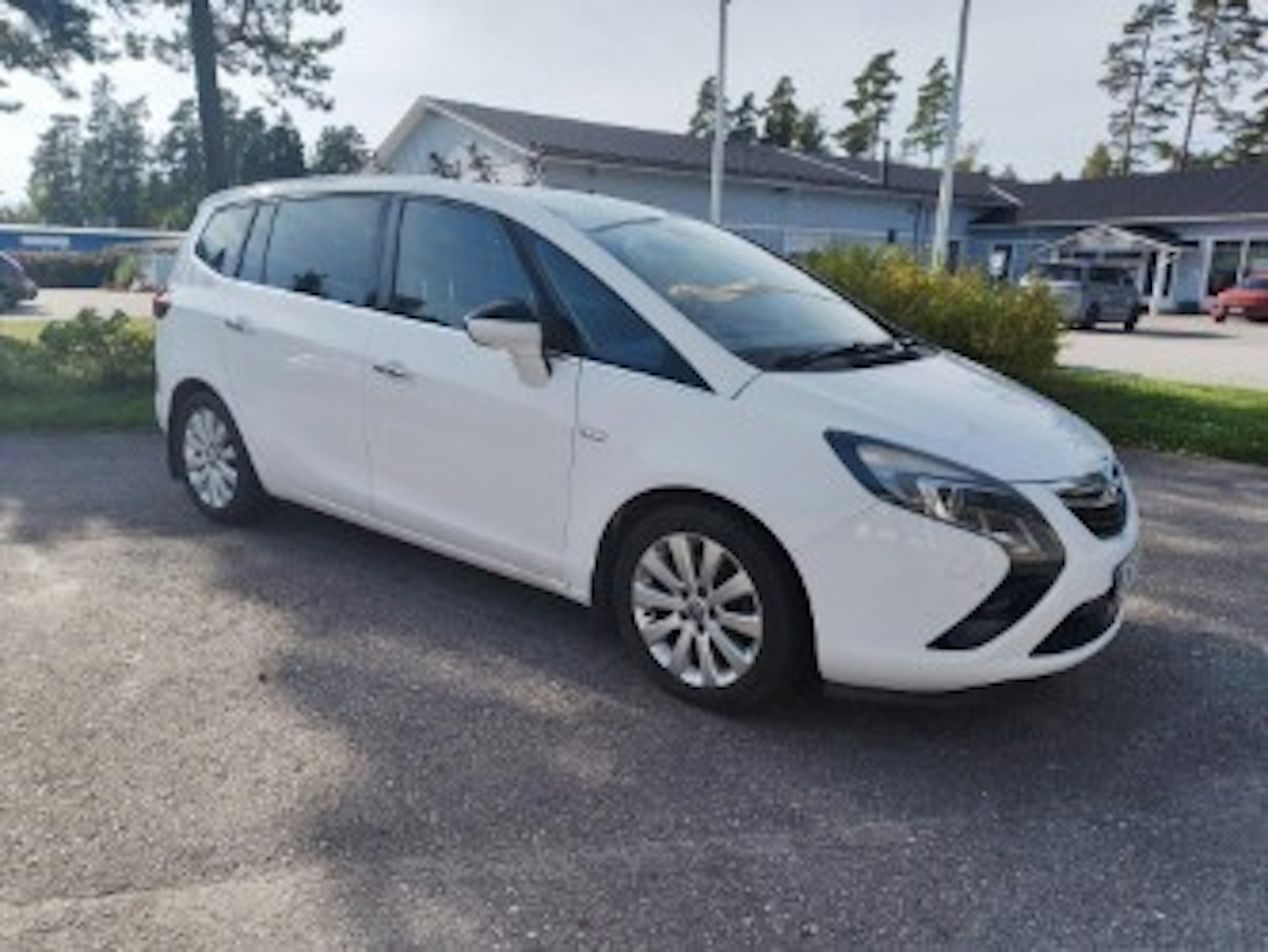 valkoinen Opel Zafira Tourer 2012 kuva 1.
