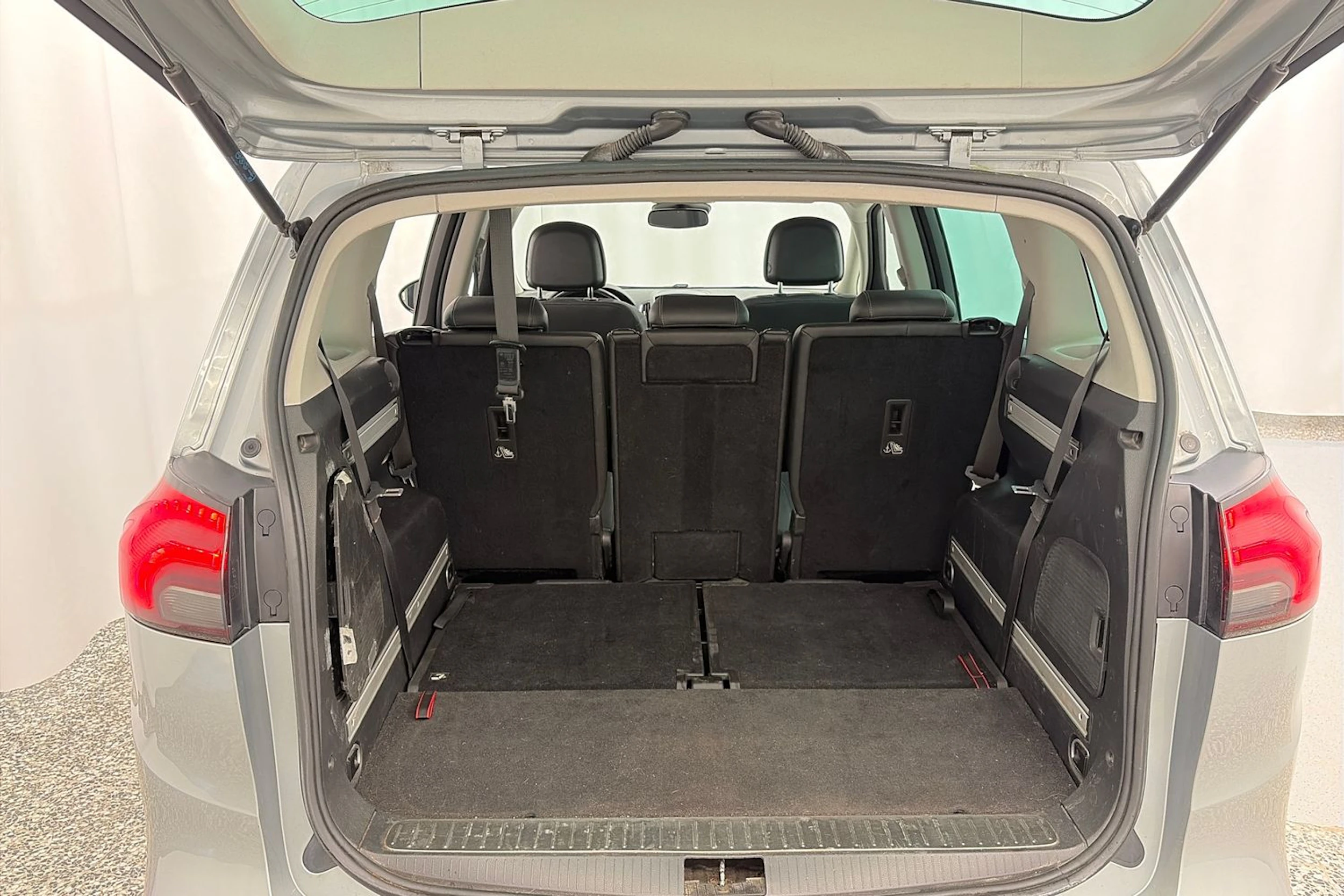 harmaa Opel Zafira Tourer 2012 kuva 13.