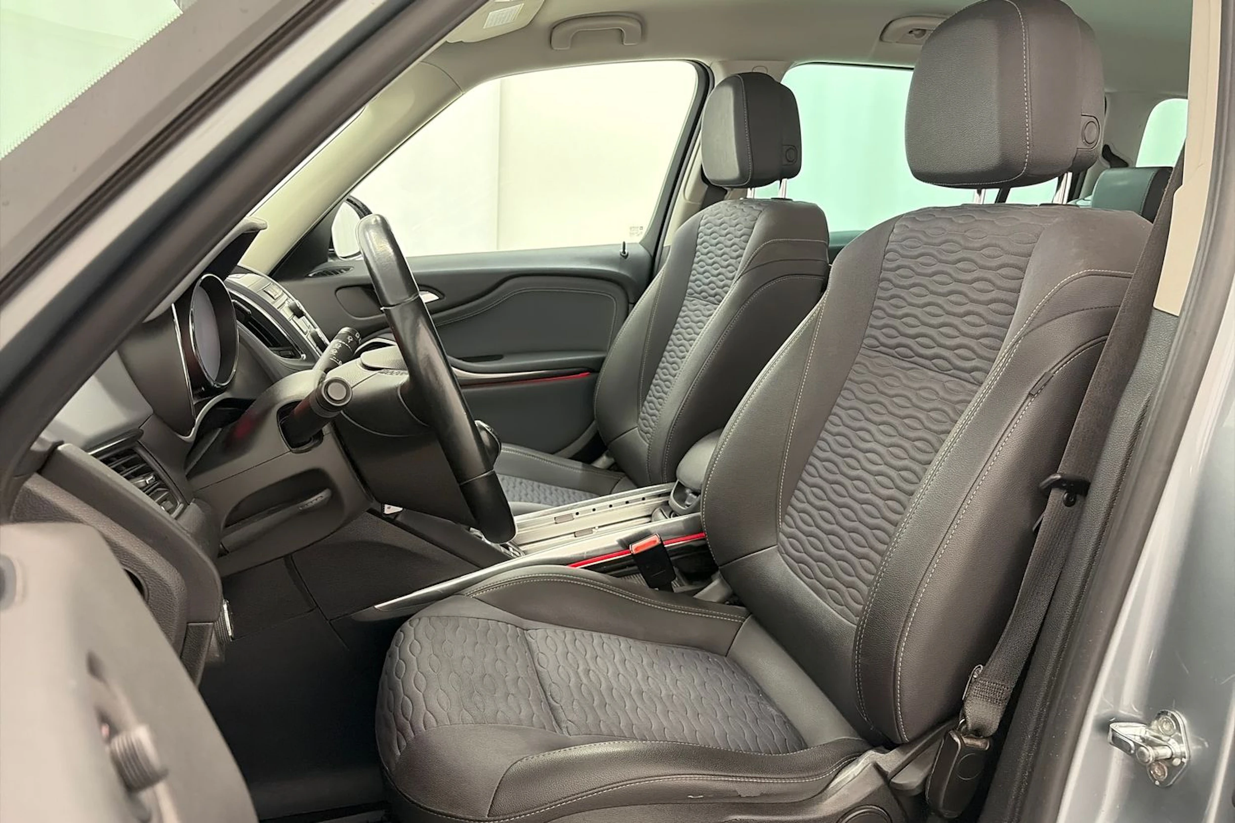harmaa Opel Zafira Tourer 2012 kuva 14.