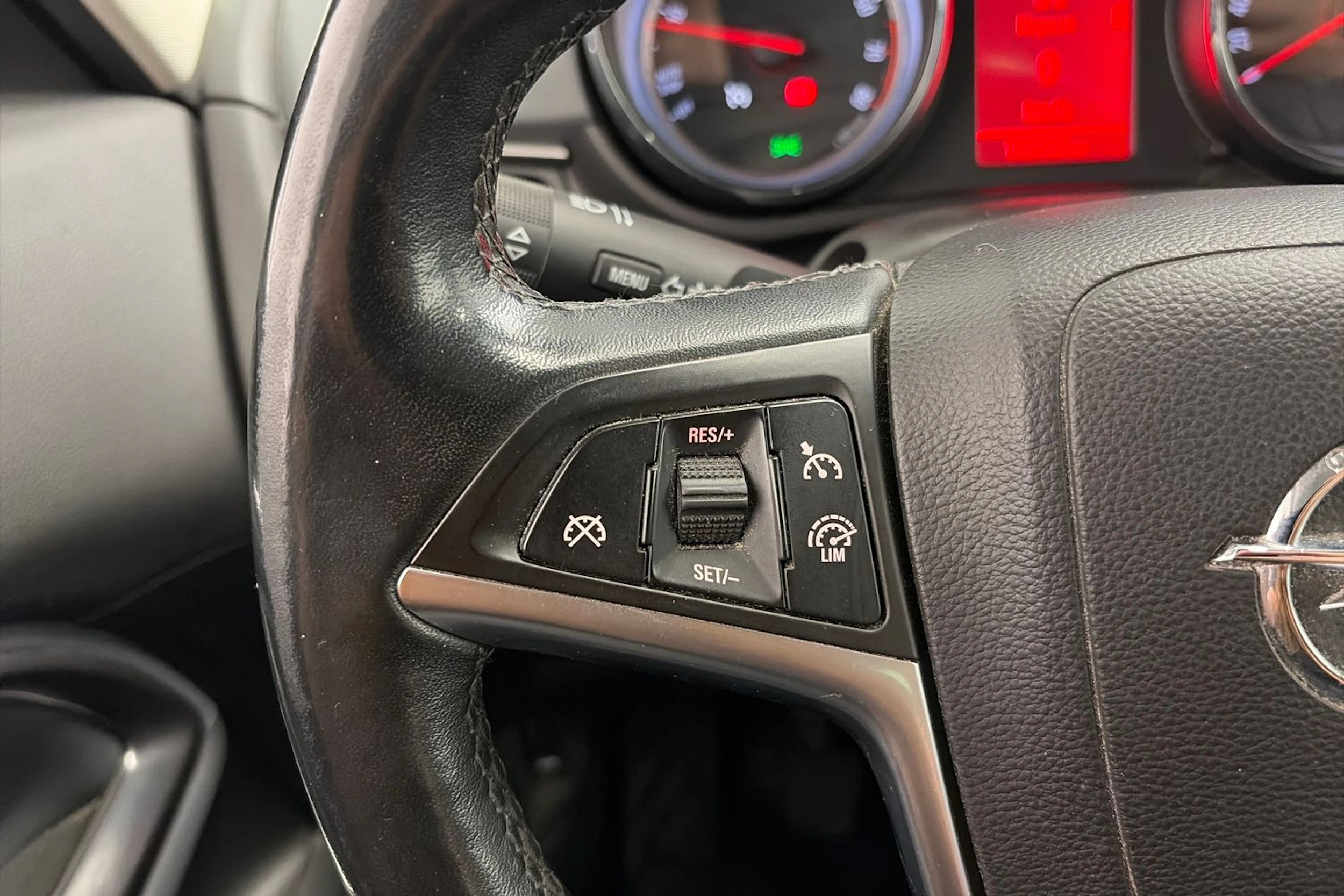 harmaa Opel Zafira Tourer 2012 kuva 16.