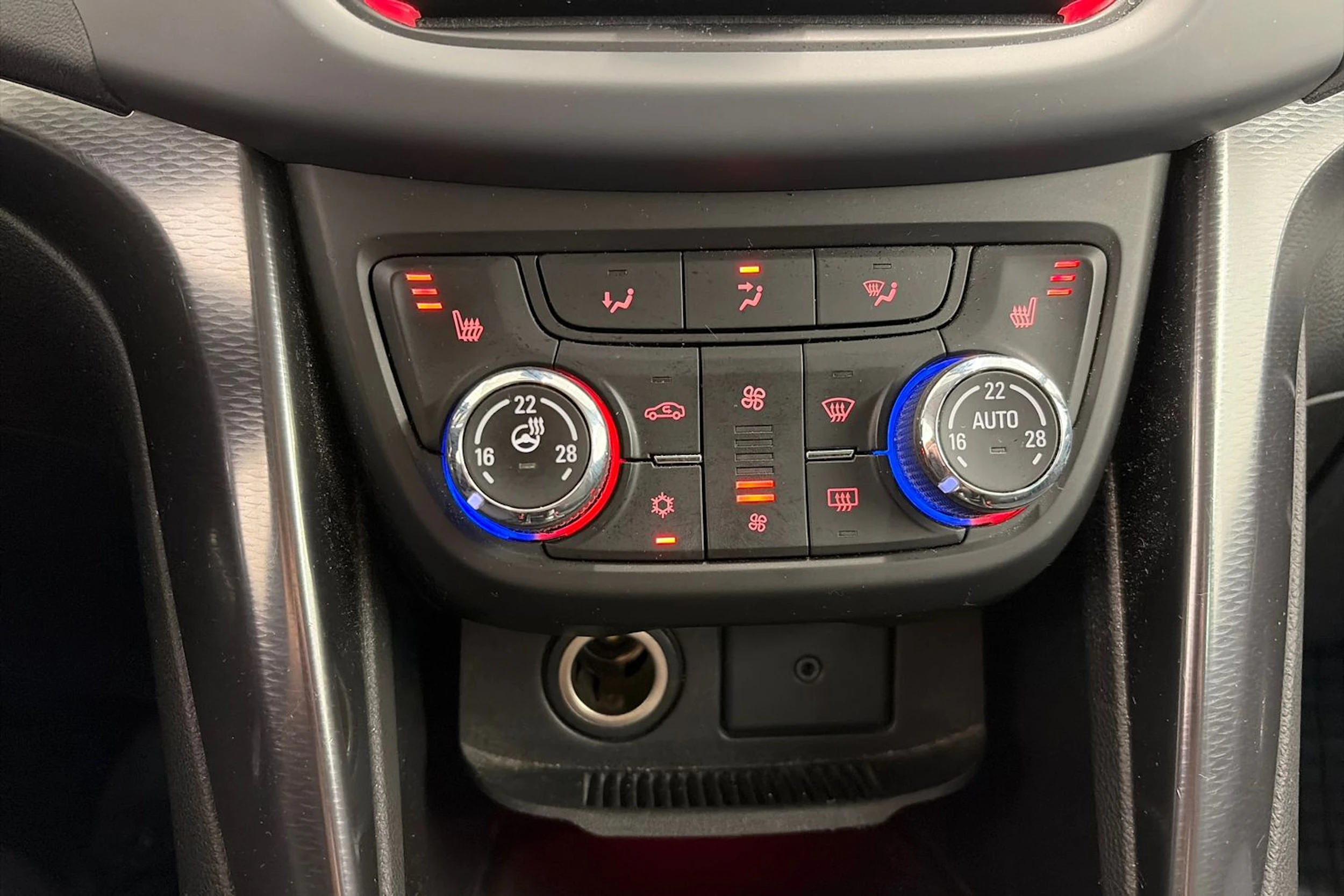 harmaa Opel Zafira Tourer 2012 kuva 21.