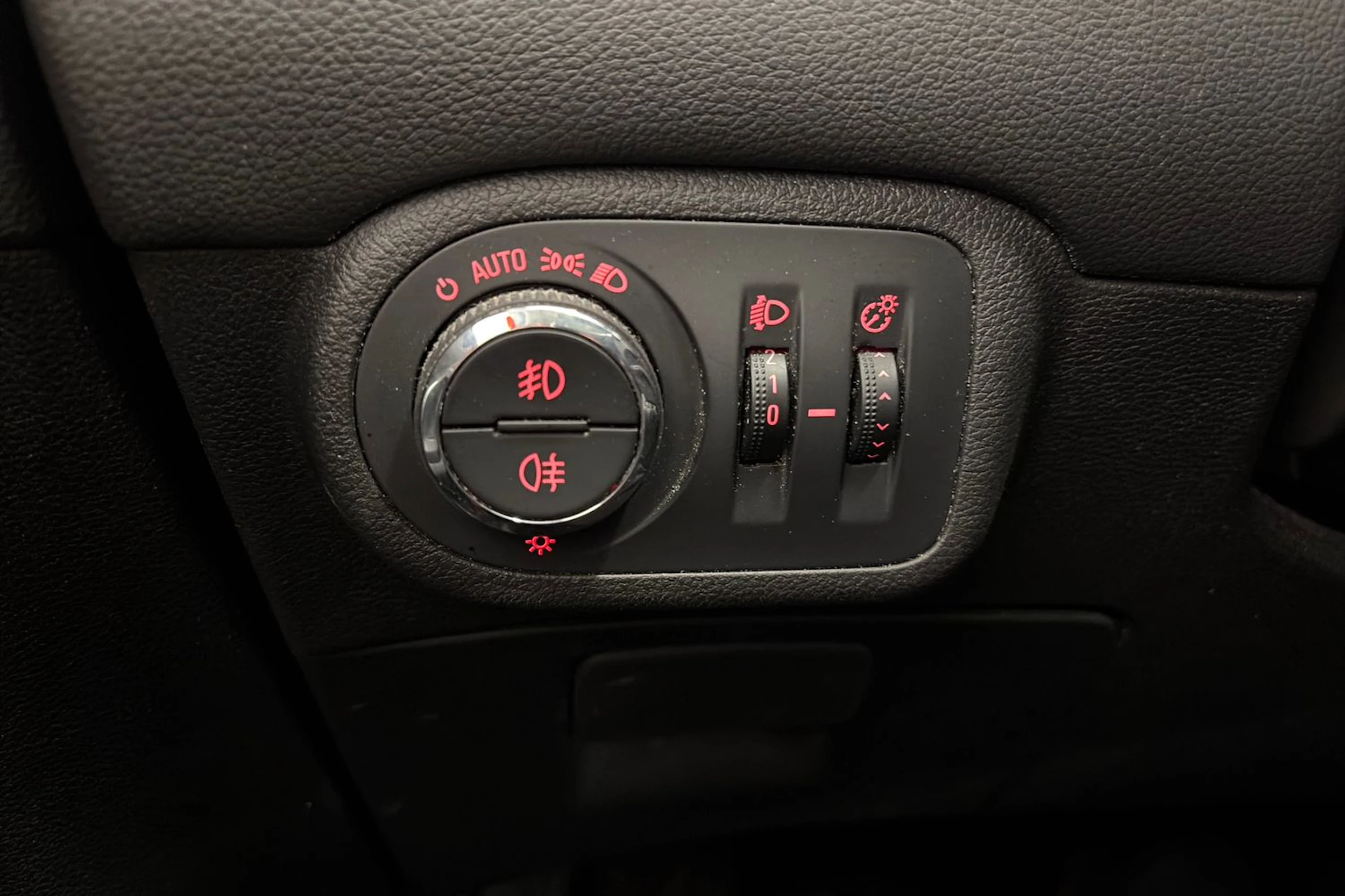 harmaa Opel Zafira Tourer 2012 kuva 23.