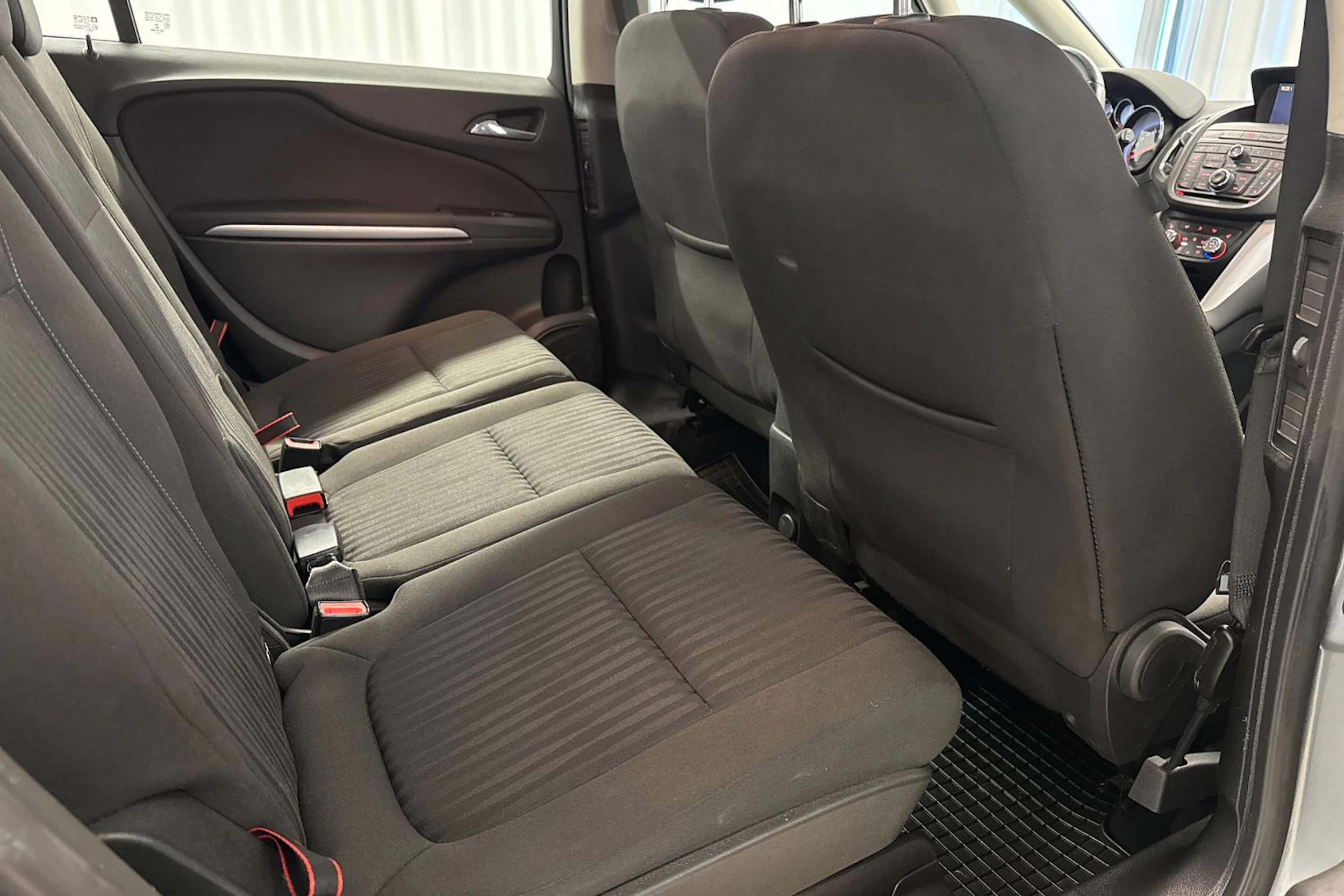 harmaa Opel Zafira Tourer 2013 kuva 12.