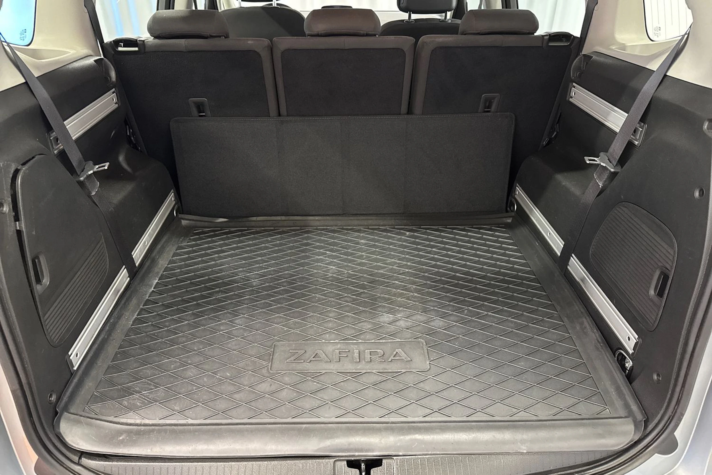 harmaa Opel Zafira Tourer 2013 kuva 13.