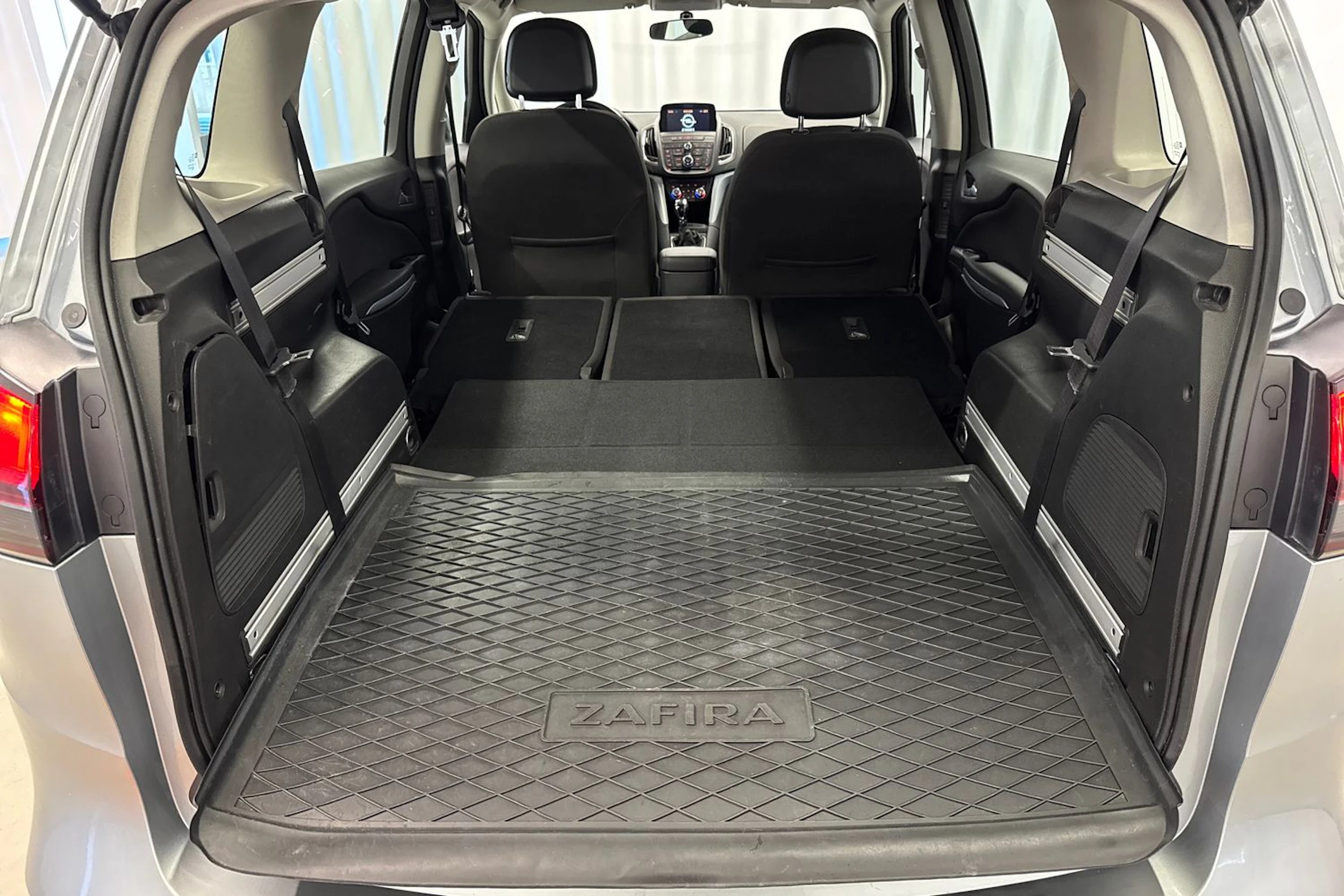 harmaa Opel Zafira Tourer 2013 kuva 14.