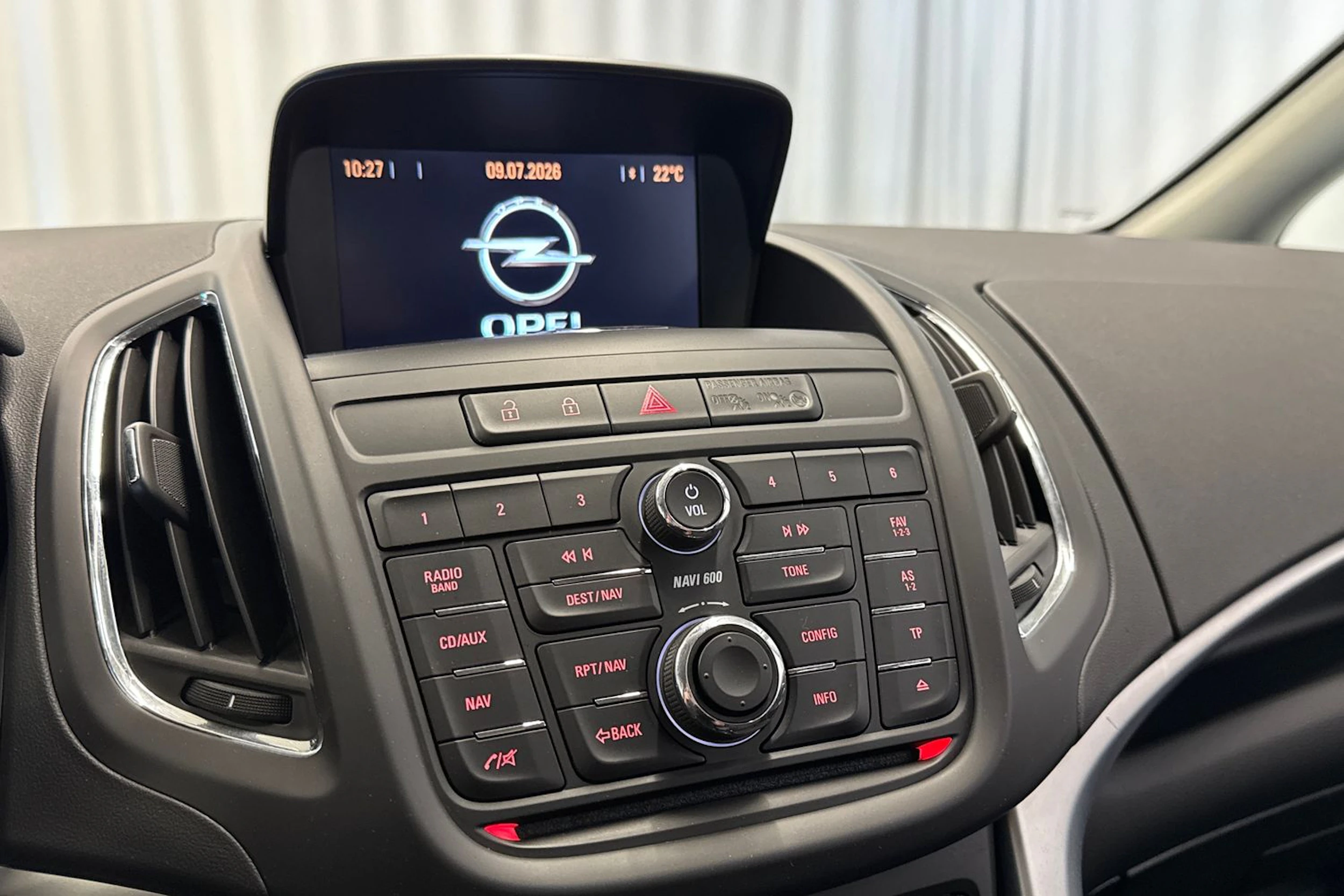 harmaa Opel Zafira Tourer 2013 kuva 17.