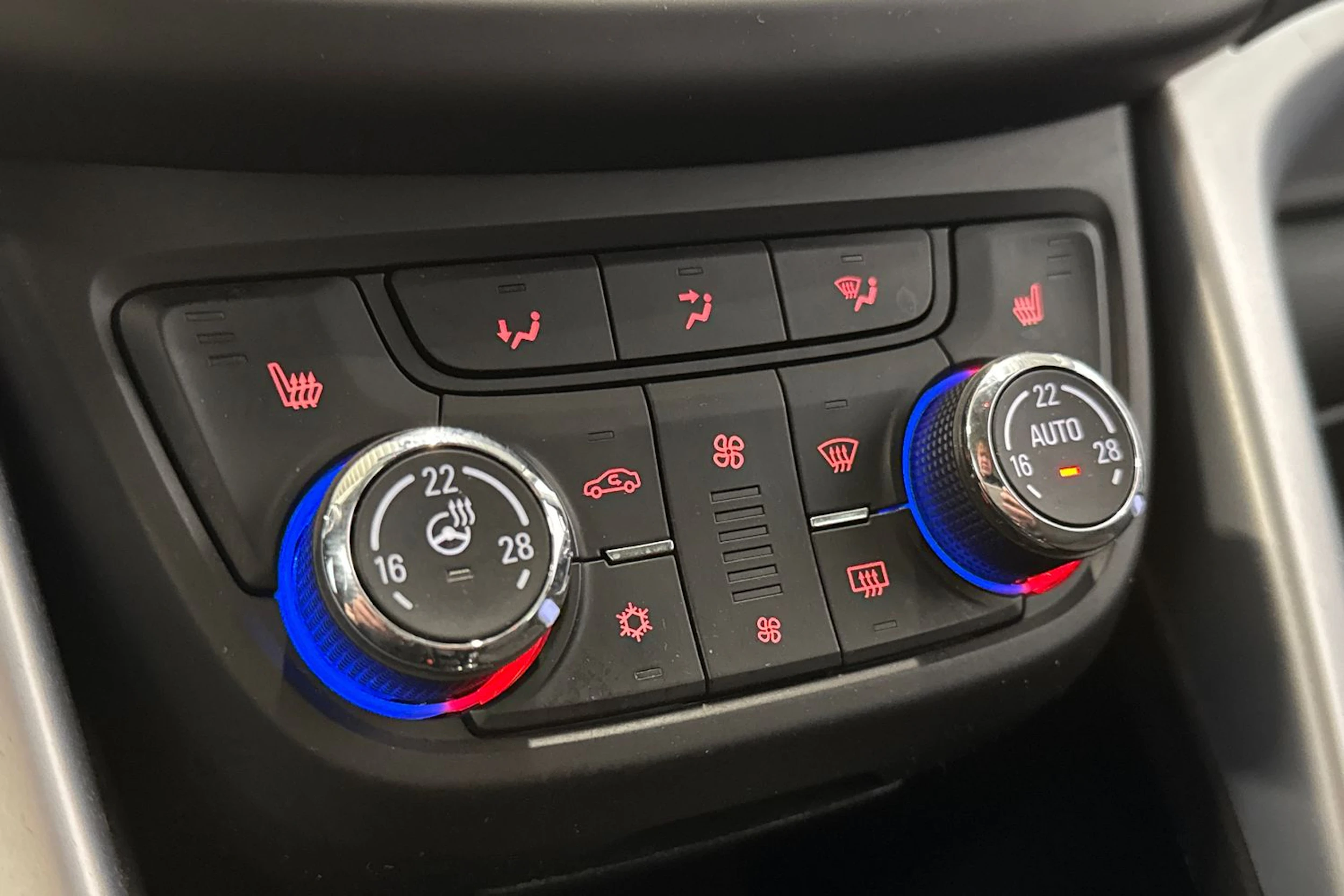 harmaa Opel Zafira Tourer 2013 kuva 18.