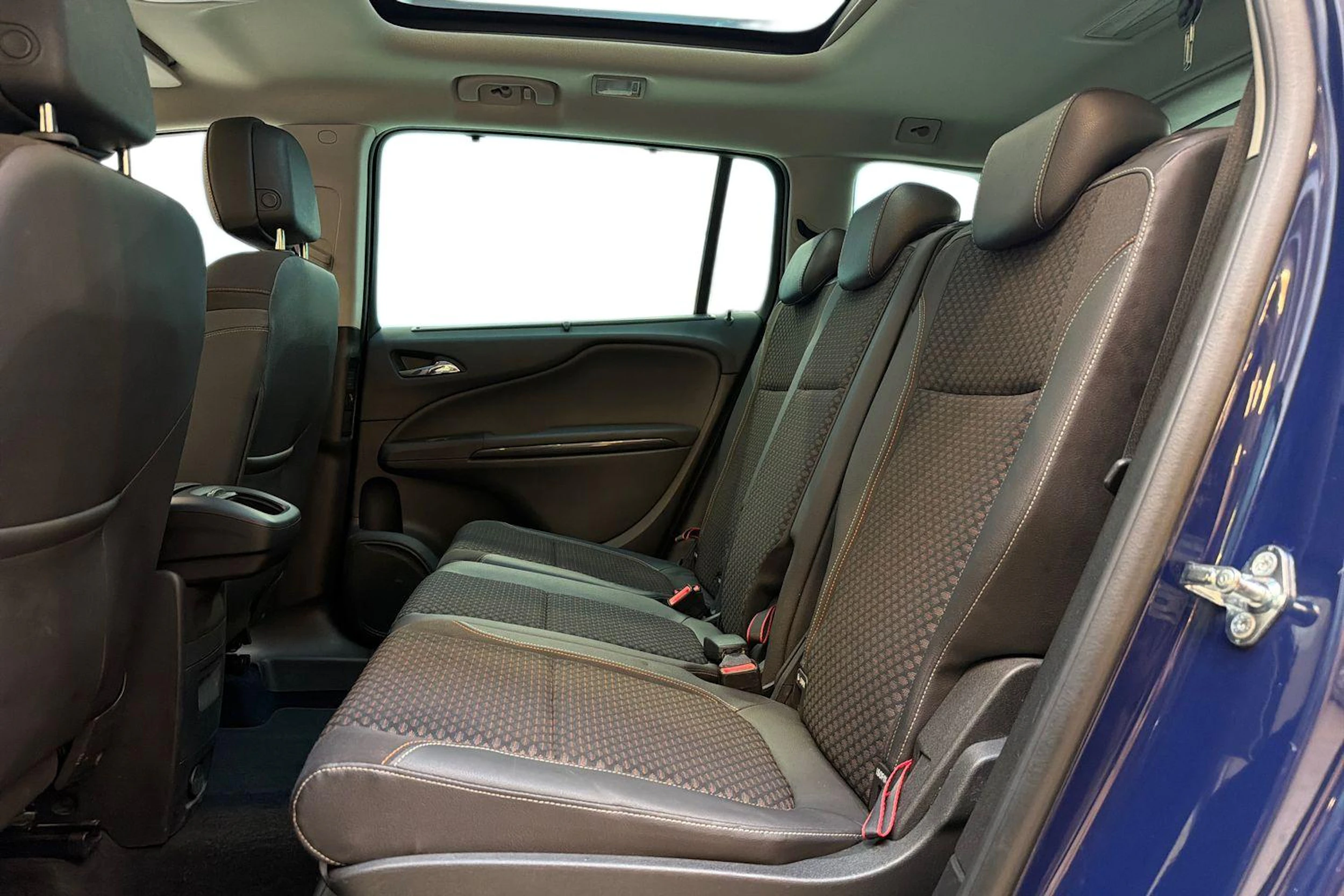 sininen Opel Zafira Tourer 2015 kuva 8.