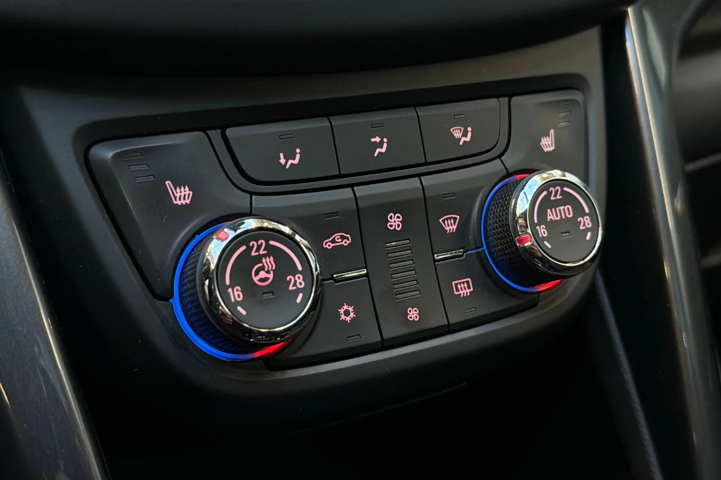 sininen Opel Zafira Tourer 2015 kuva 19.