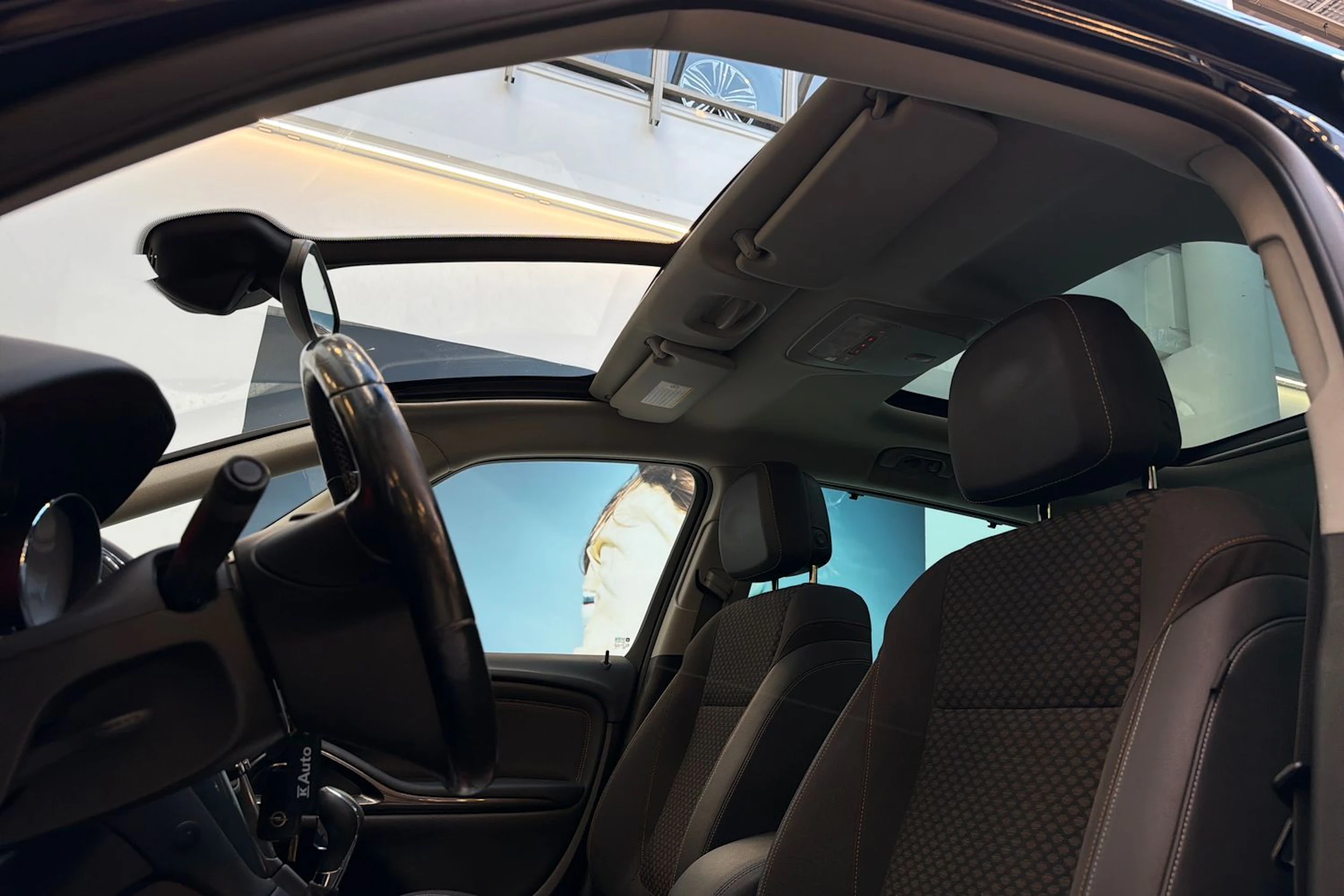 sininen Opel Zafira Tourer 2015 kuva 22.