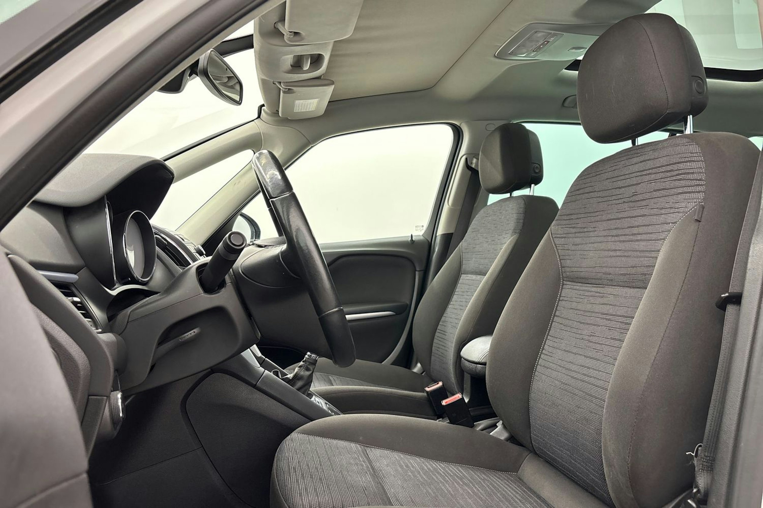 valkoinen Opel Zafira Tourer 2015 kuva 11.