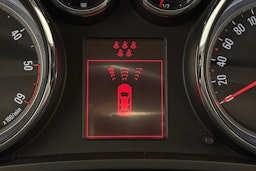 valkoinen Opel Zafira Tourer 2015 kuva 16.