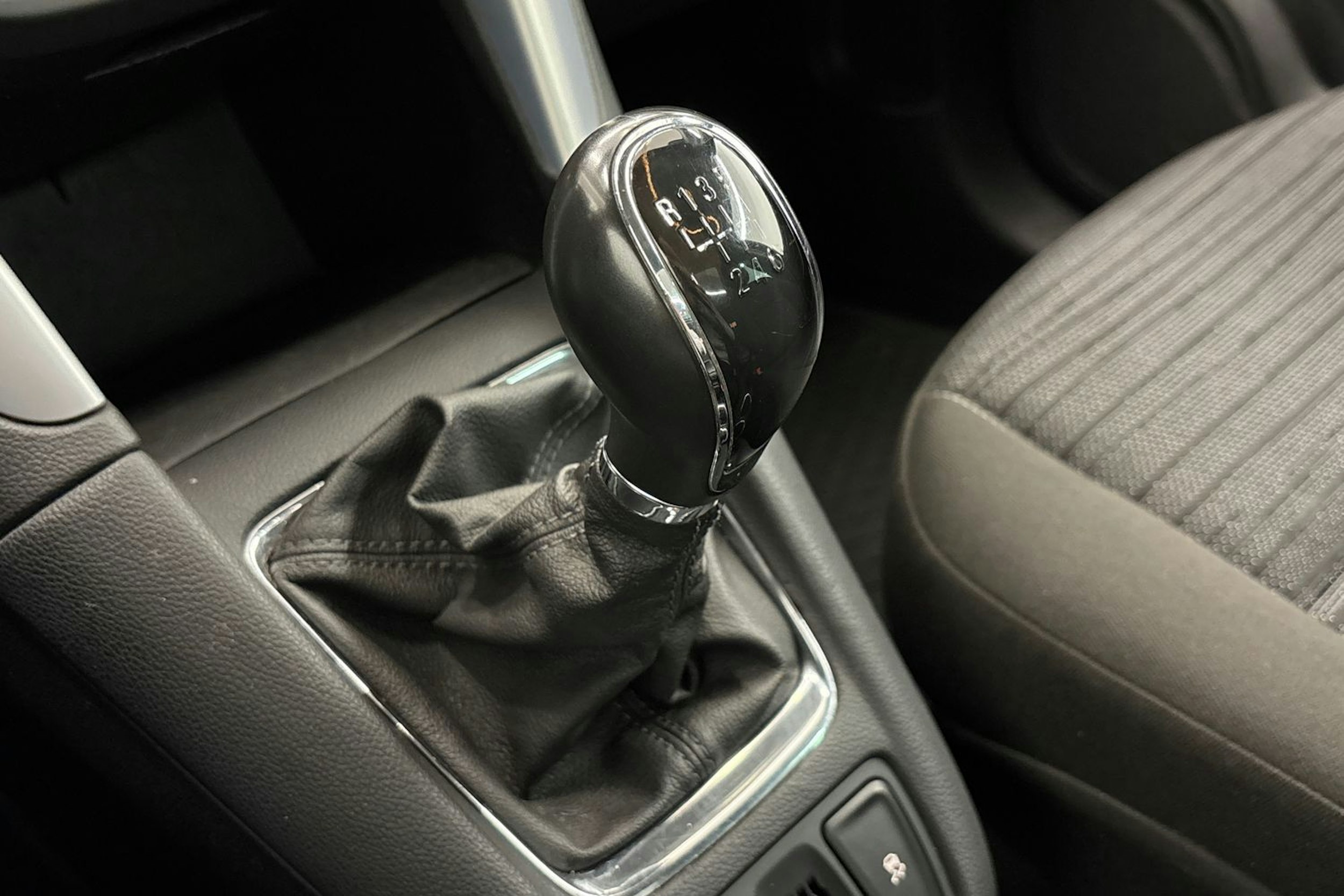 valkoinen Opel Zafira Tourer 2015 kuva 17.