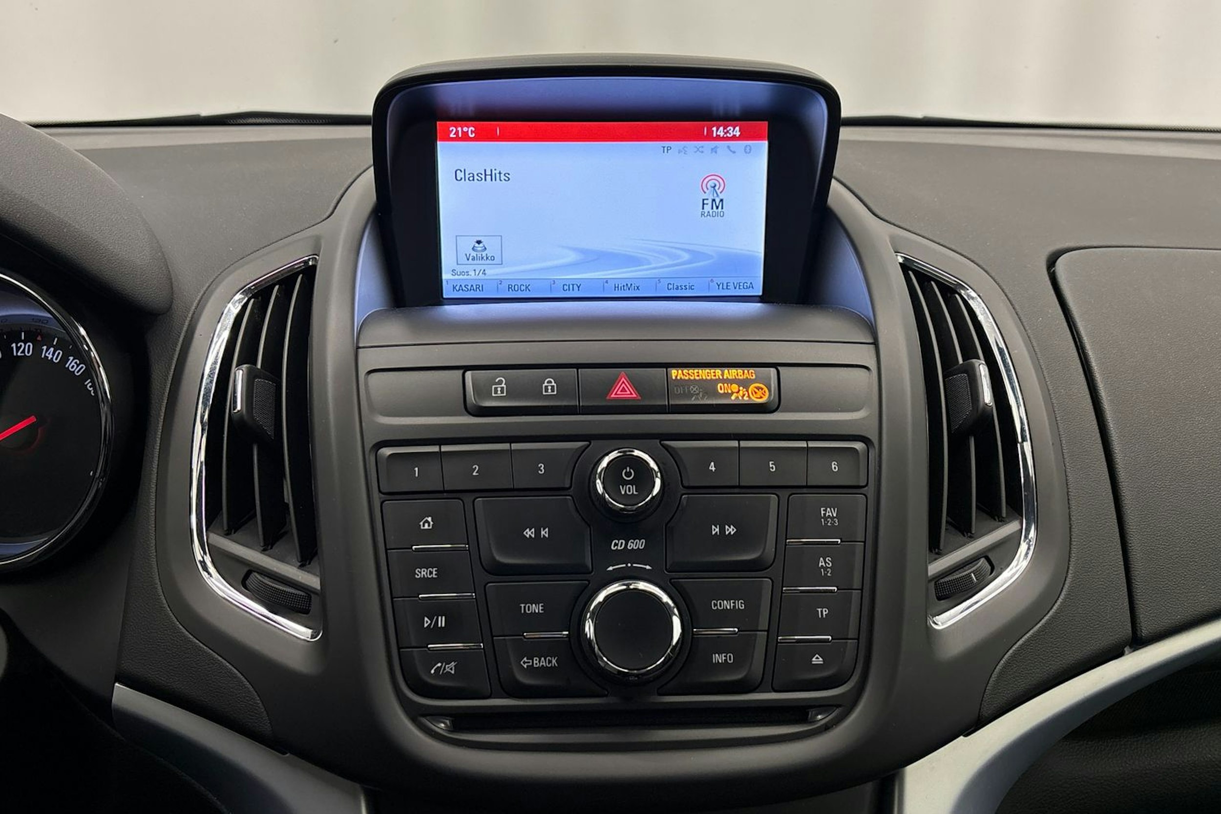 valkoinen Opel Zafira Tourer 2015 kuva 20.