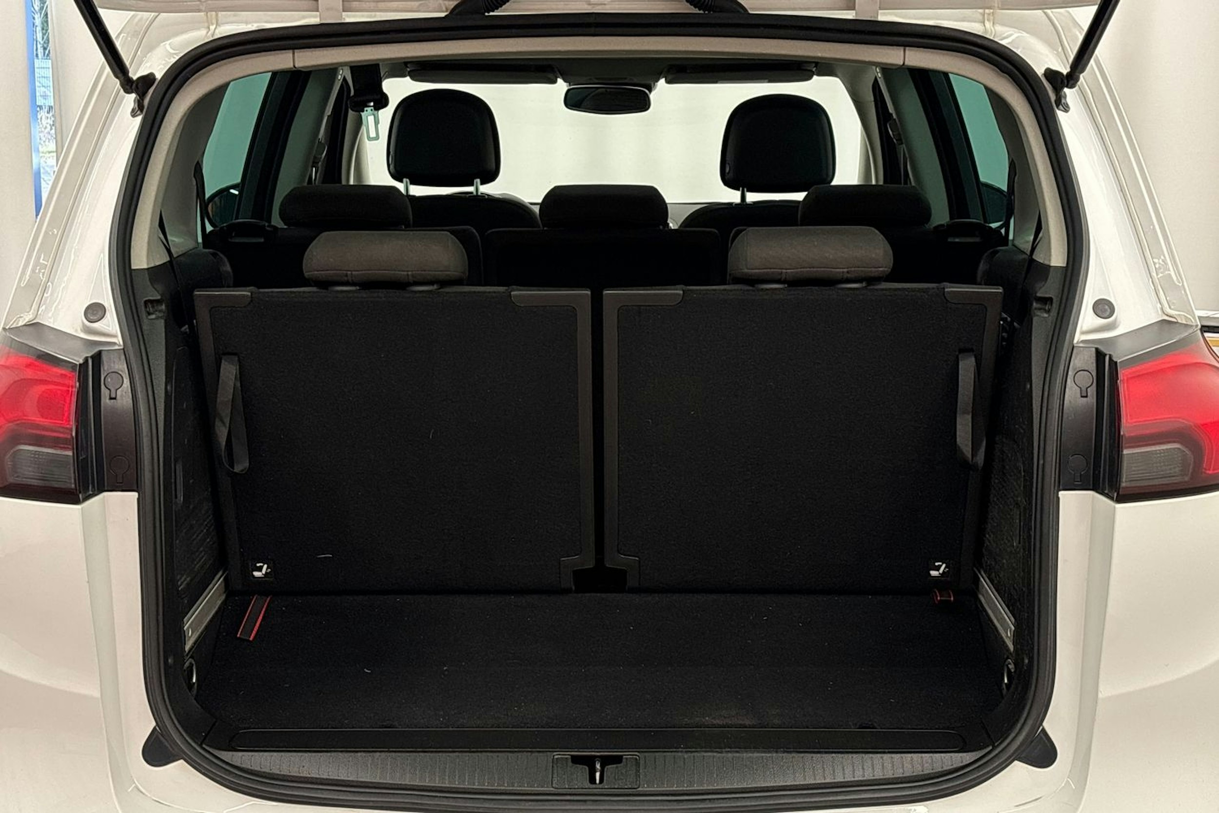 valkoinen Opel Zafira Tourer 2015 kuva 21.