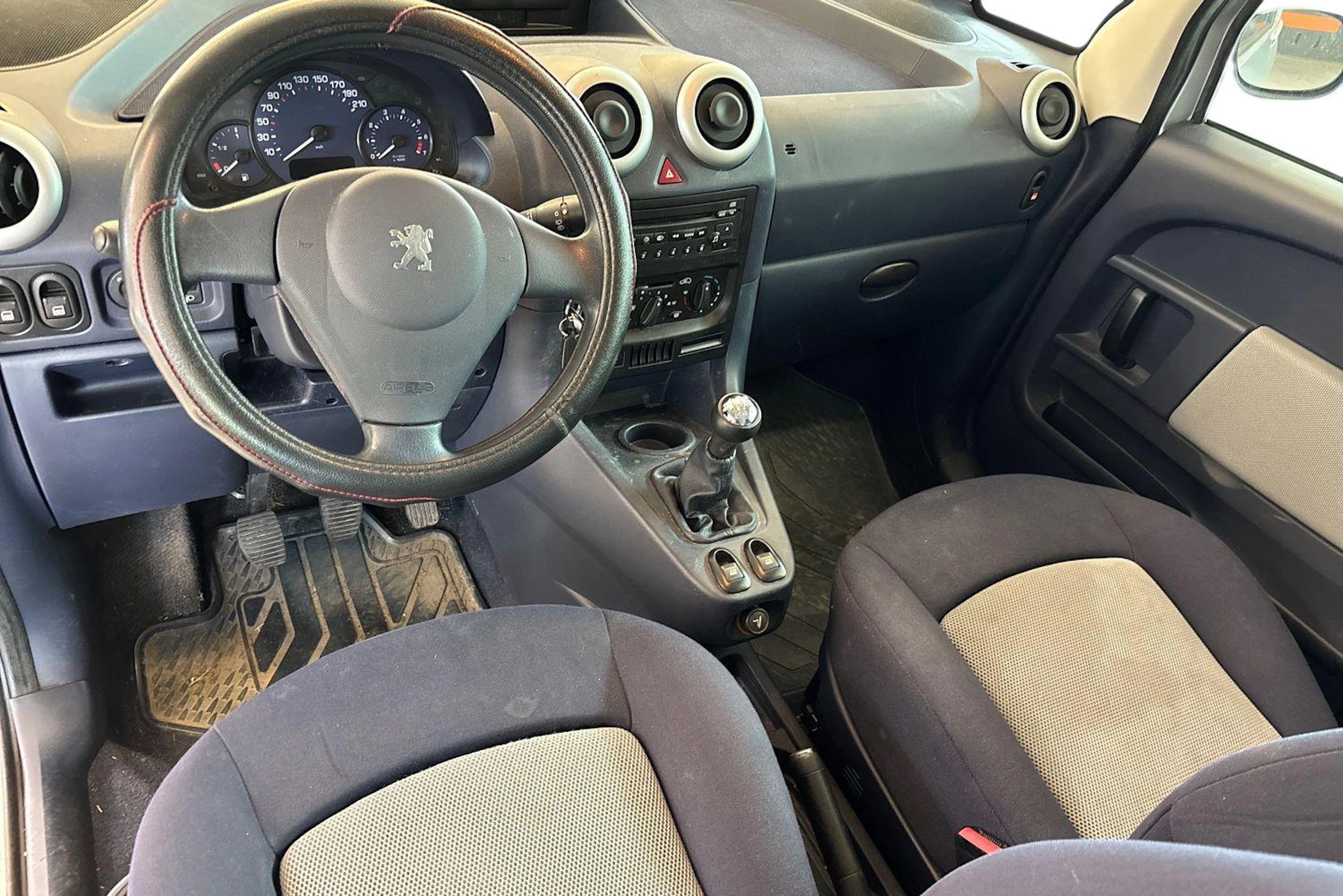 Harmaa Peugeot 1007 2006 kuva 7.