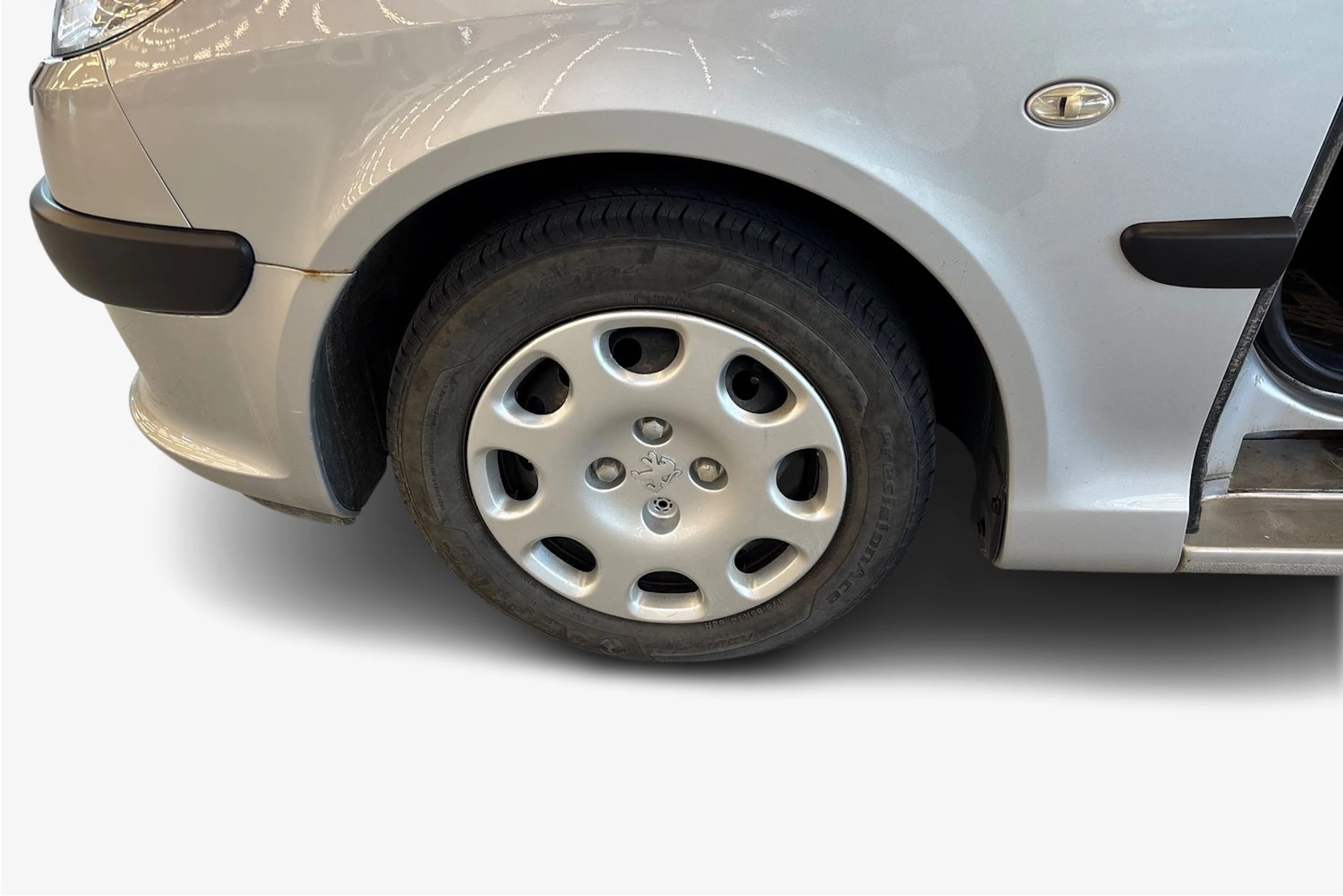 Harmaa Peugeot 1007 2006 kuva 9.