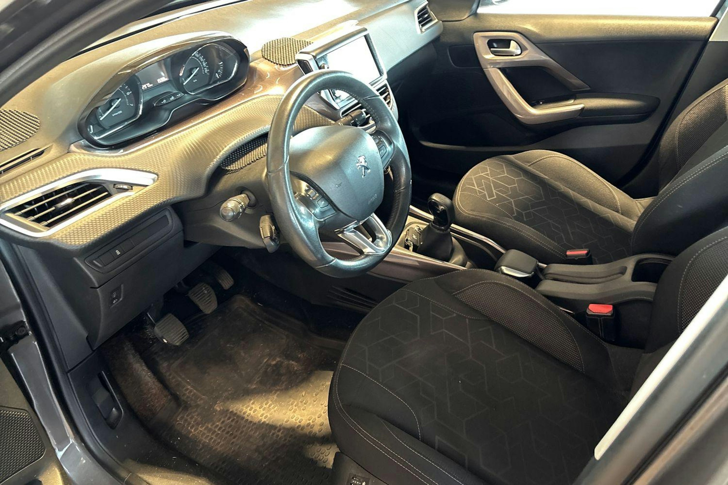 met. harmaa Peugeot 2008 2013 kuva 7.