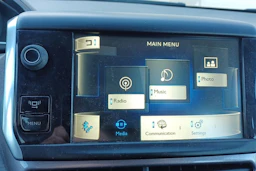 harmaa Peugeot 2008 2013 kuva 4.