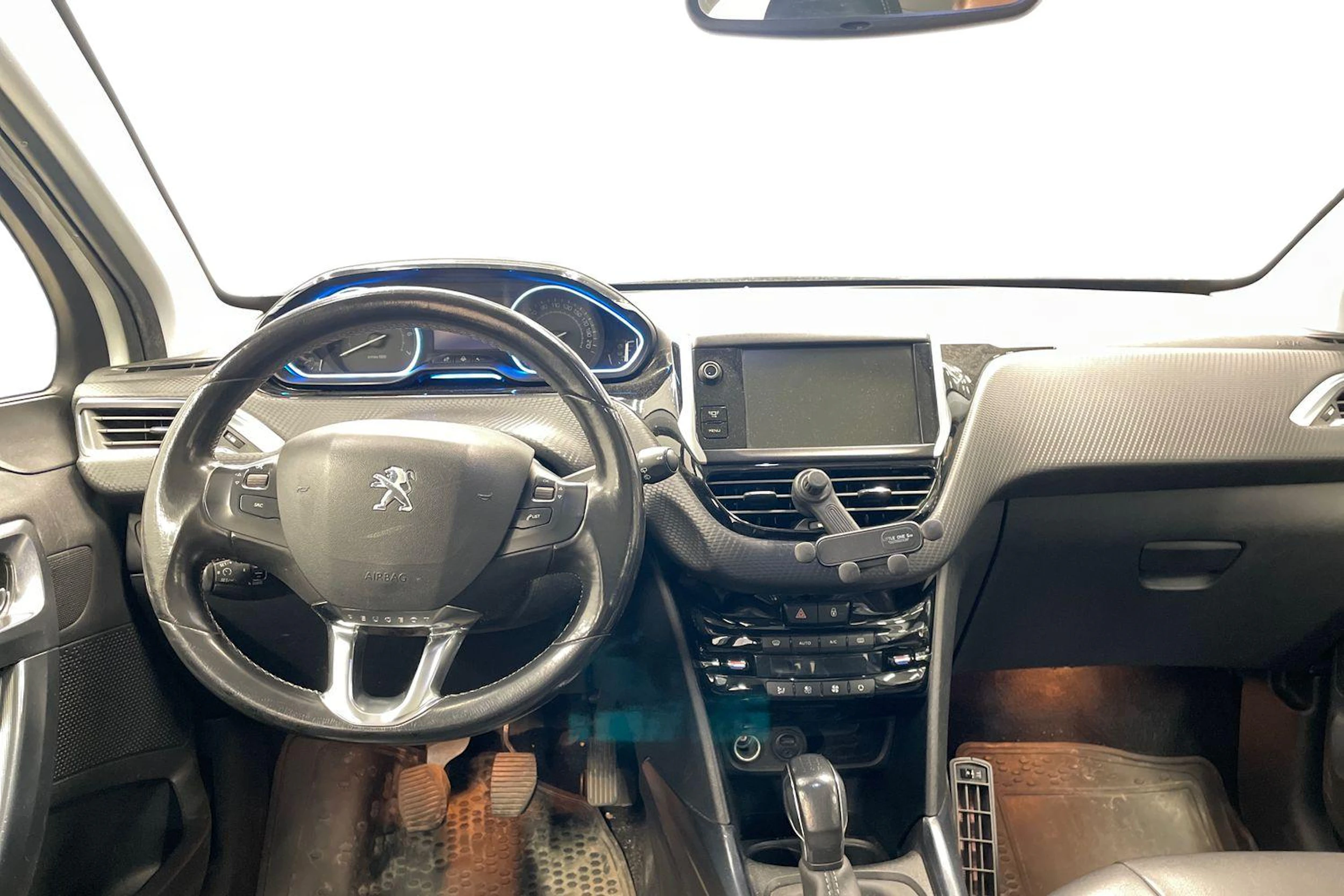 valkoinen Peugeot 2008 2013 kuva 7.