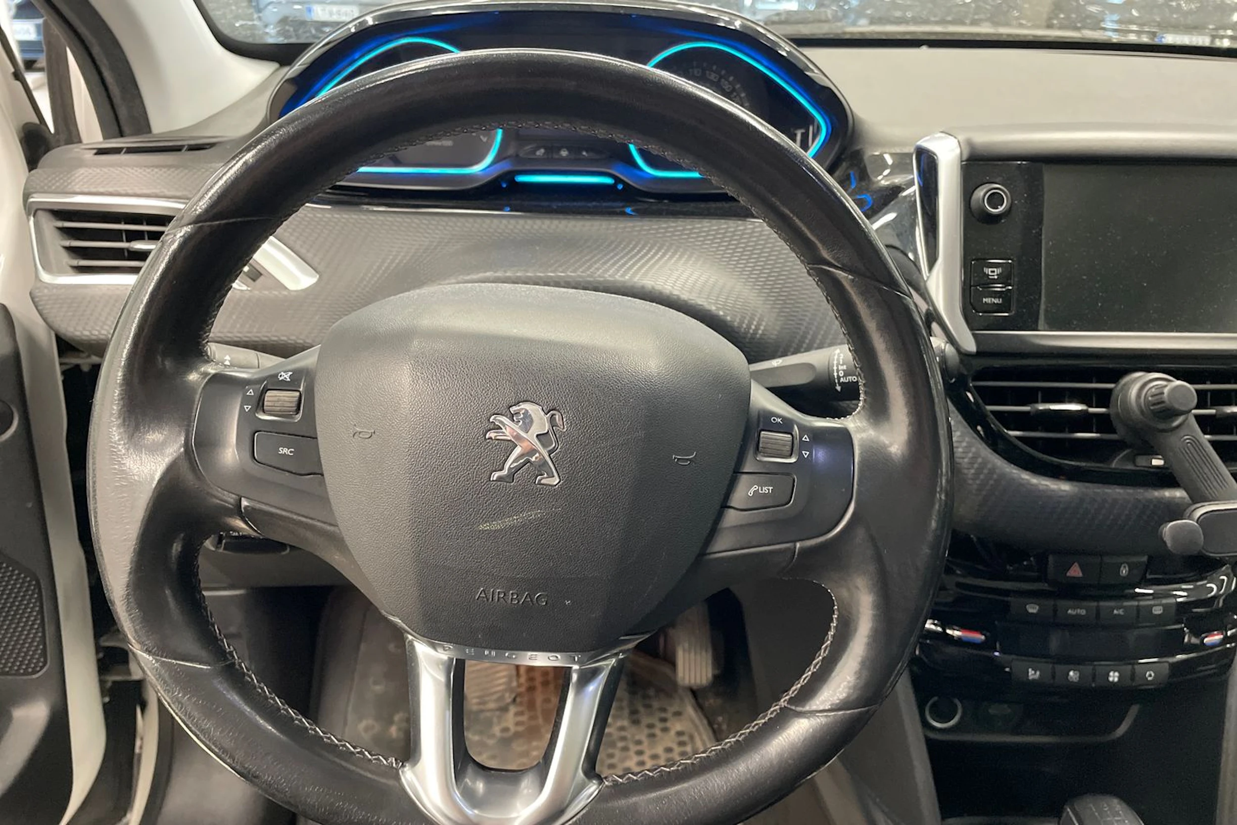 valkoinen Peugeot 2008 2013 kuva 15.