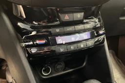 valkoinen Peugeot 2008 2013 kuva 19.