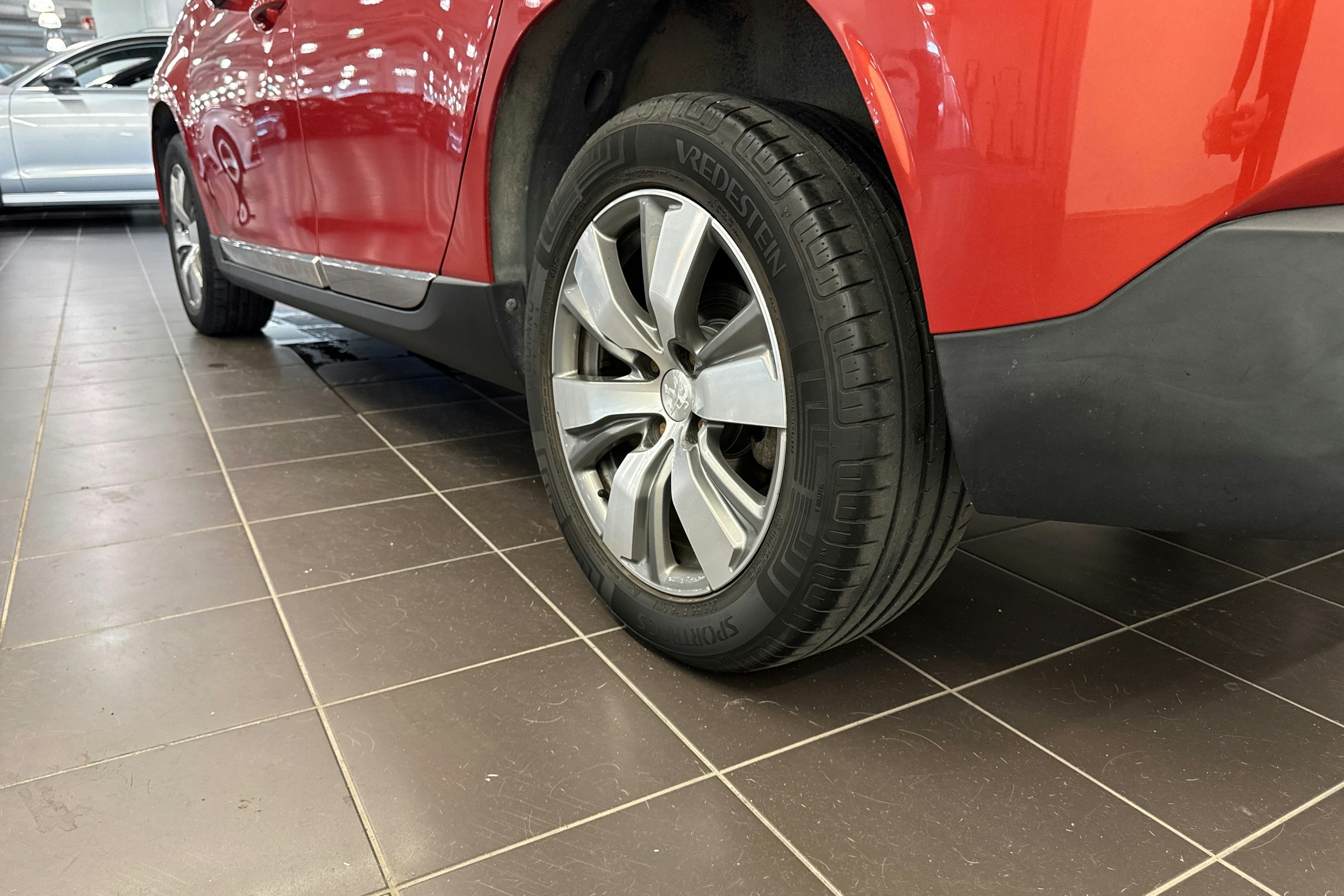 met. punainen Peugeot 2008 2014 kuva 10.