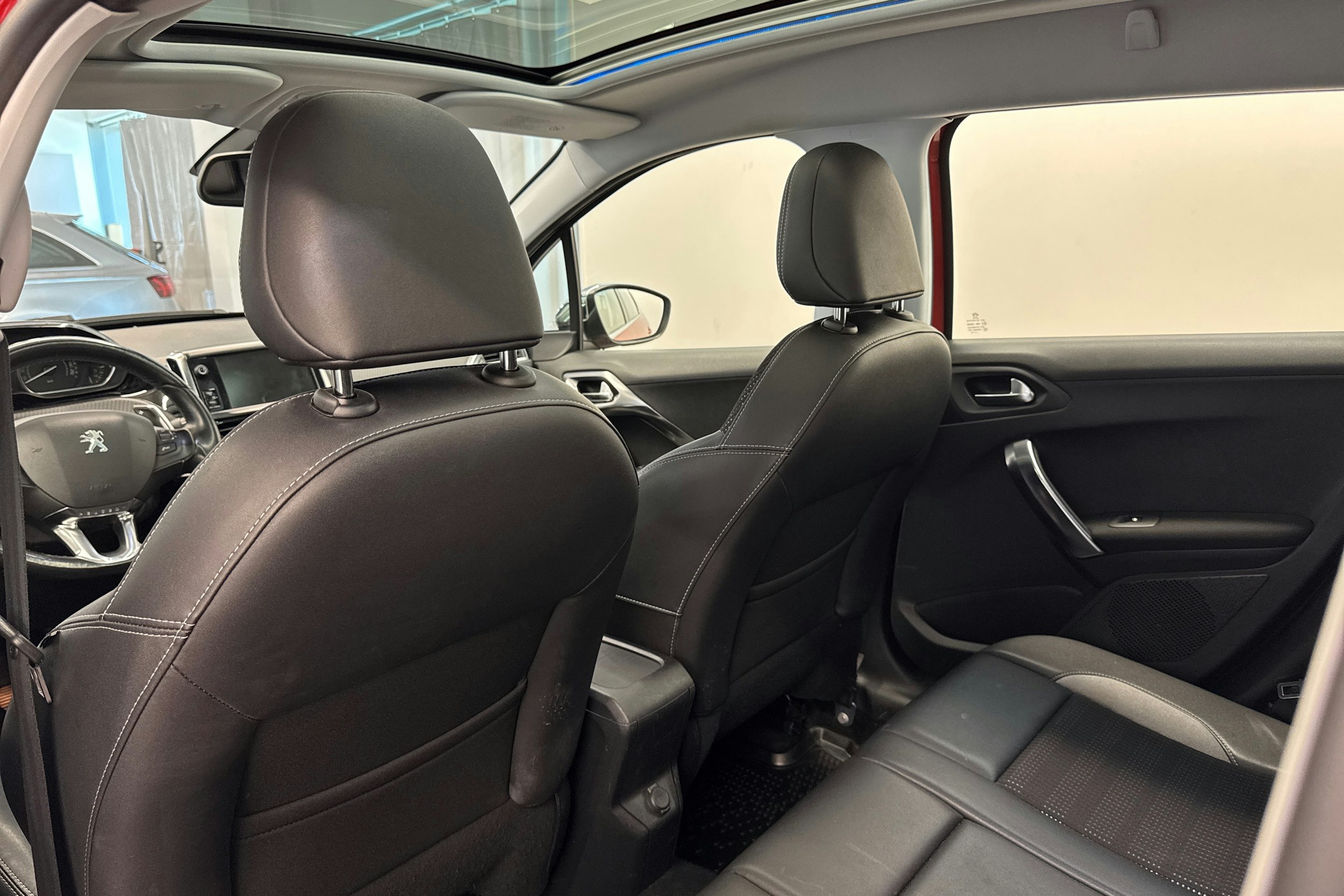 met. punainen Peugeot 2008 2014 kuva 11.