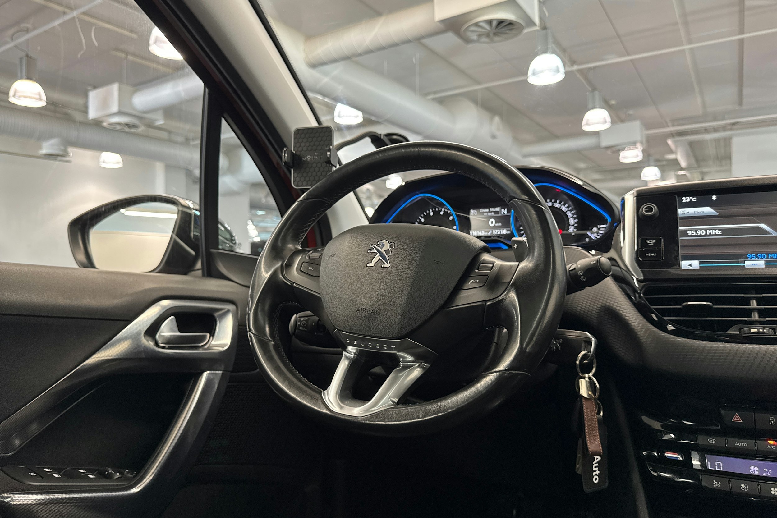 met. punainen Peugeot 2008 2014 kuva 13.