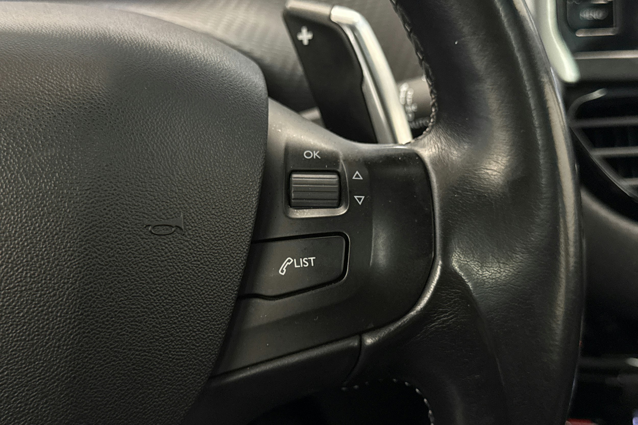 met. punainen Peugeot 2008 2014 kuva 17.