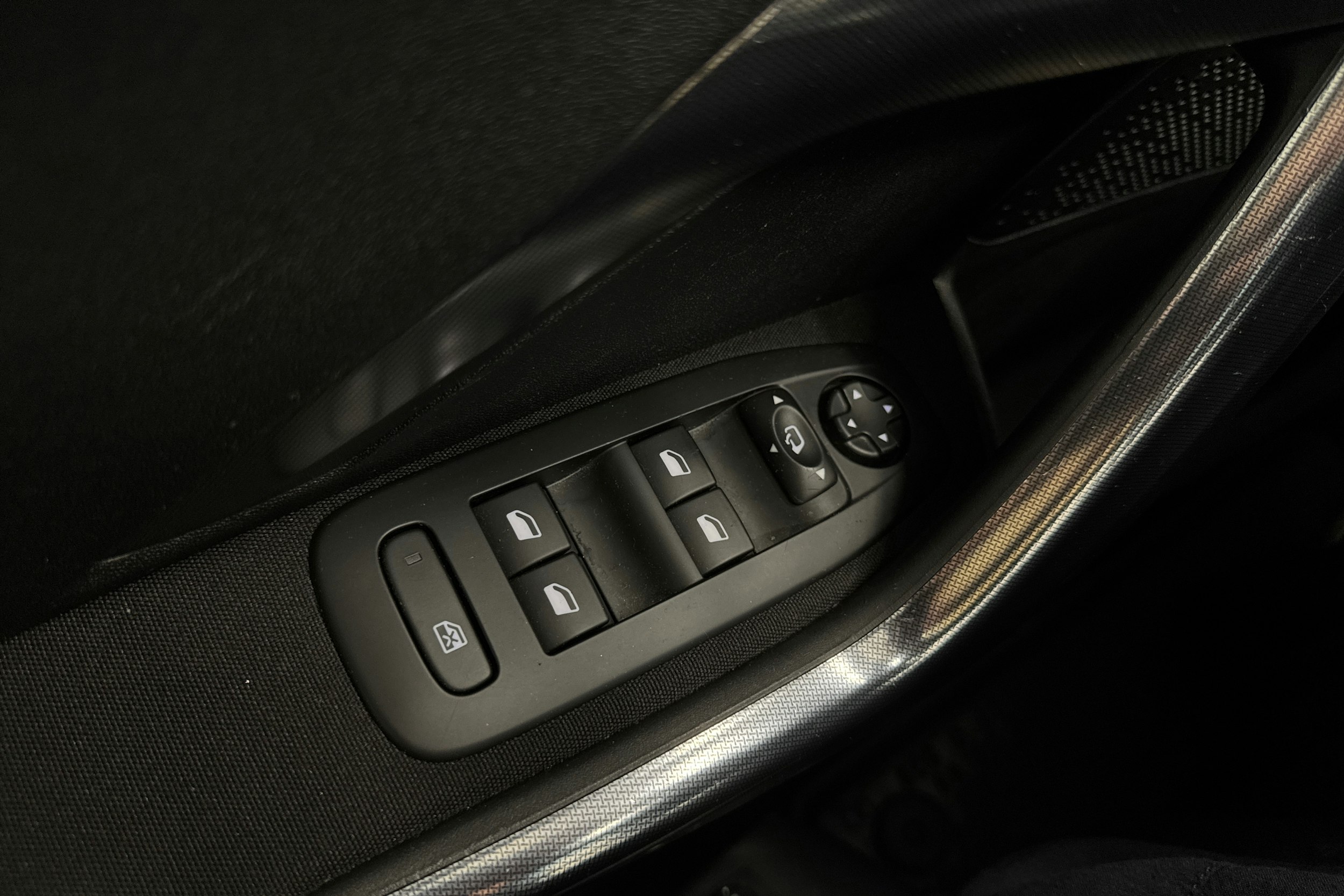 met. punainen Peugeot 2008 2014 kuva 21.