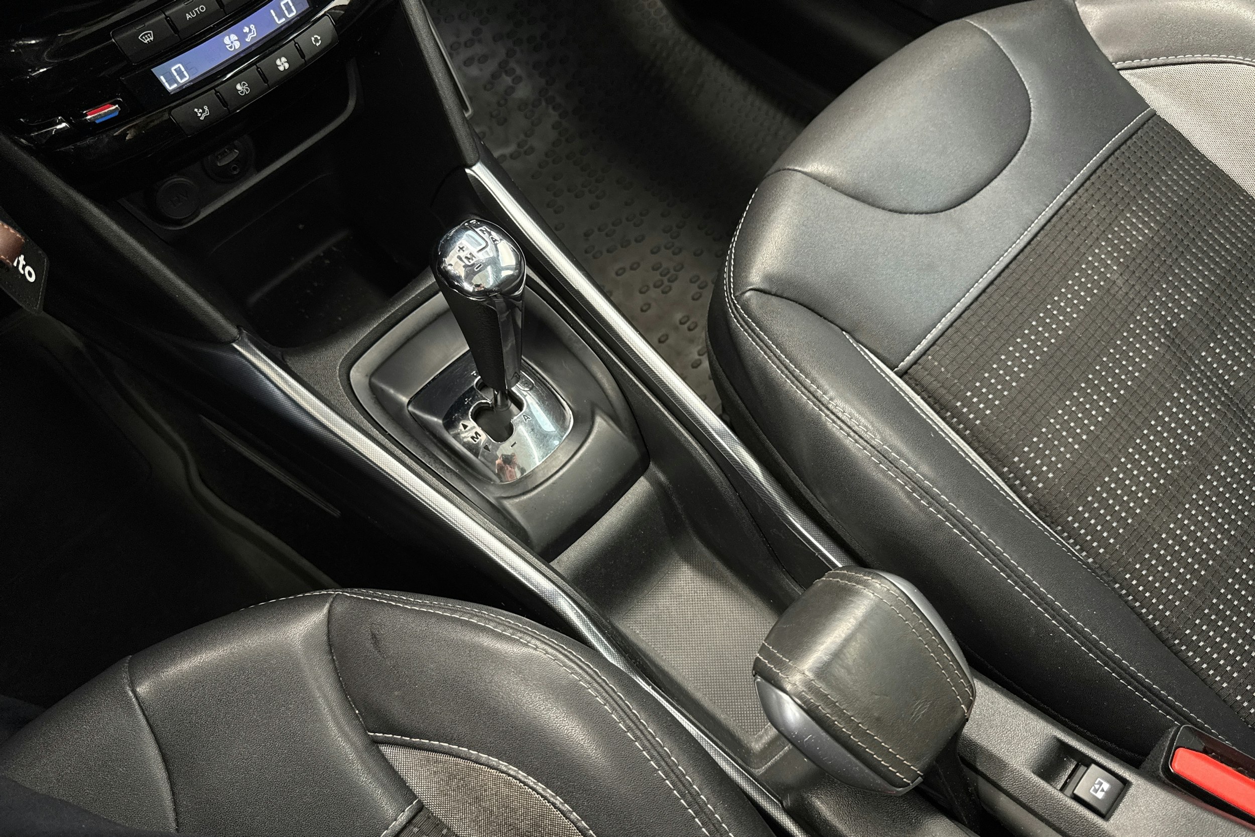met. punainen Peugeot 2008 2014 kuva 22.