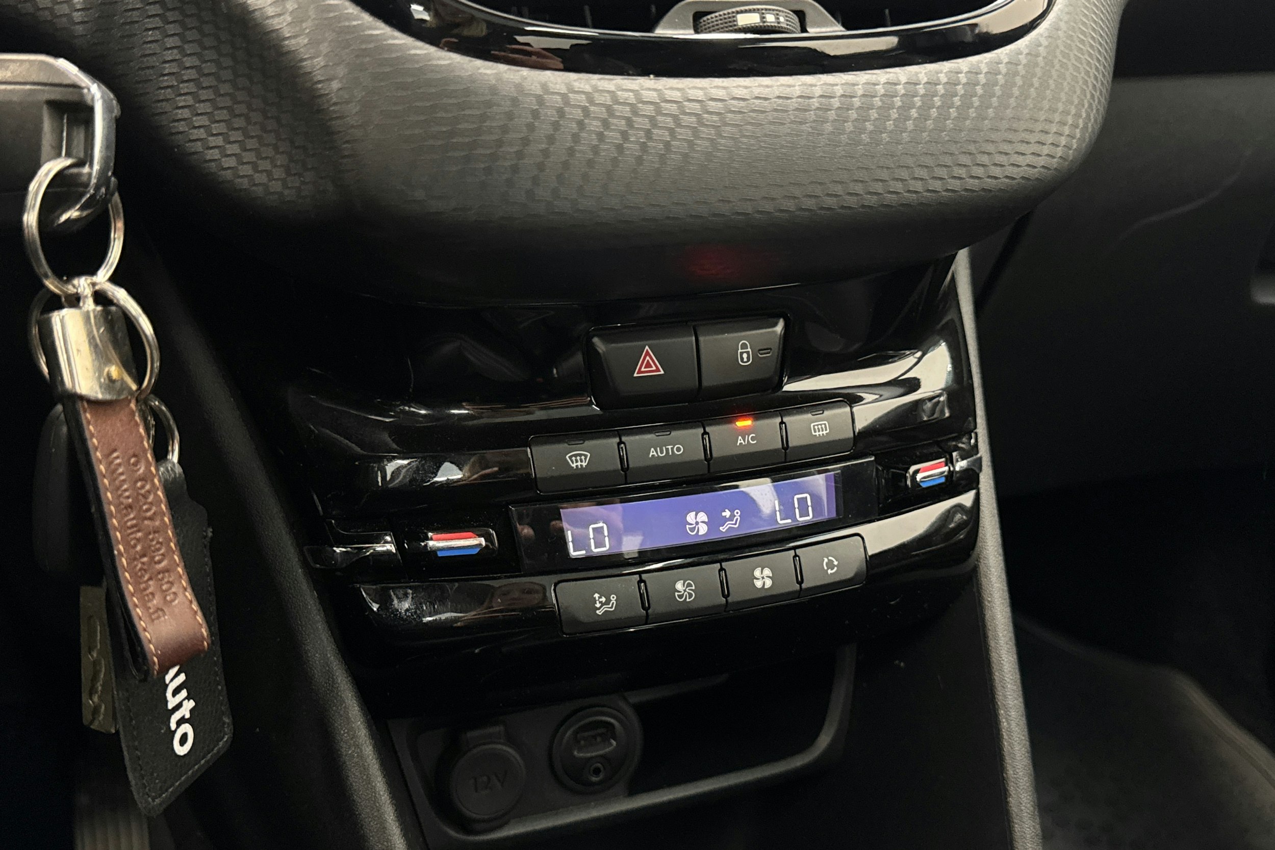 met. punainen Peugeot 2008 2014 kuva 23.