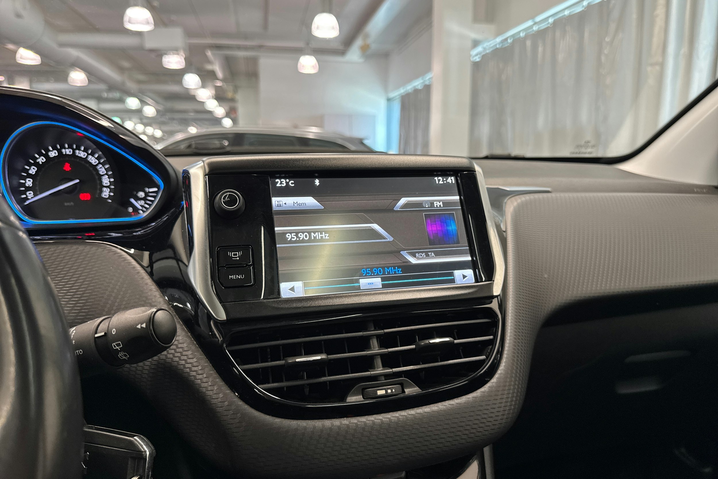 met. punainen Peugeot 2008 2014 kuva 24.