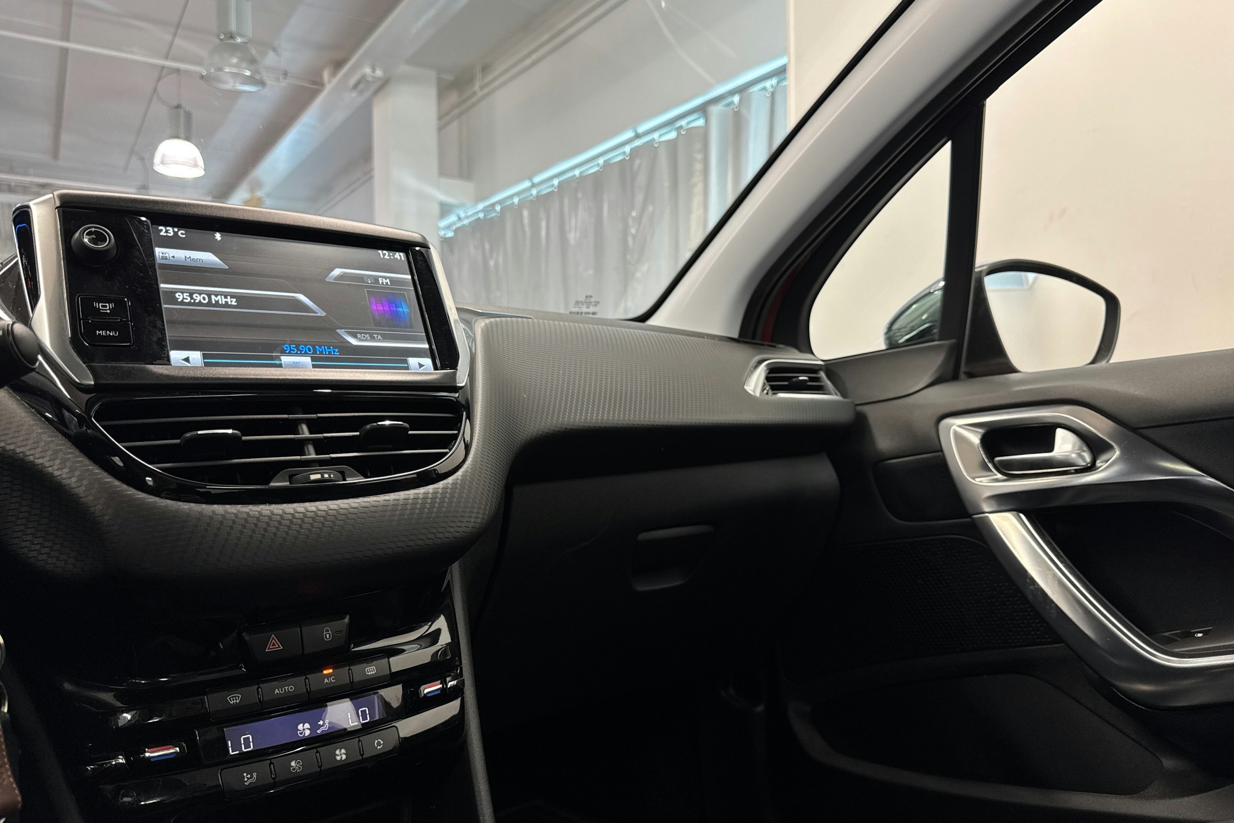 met. punainen Peugeot 2008 2014 kuva 25.